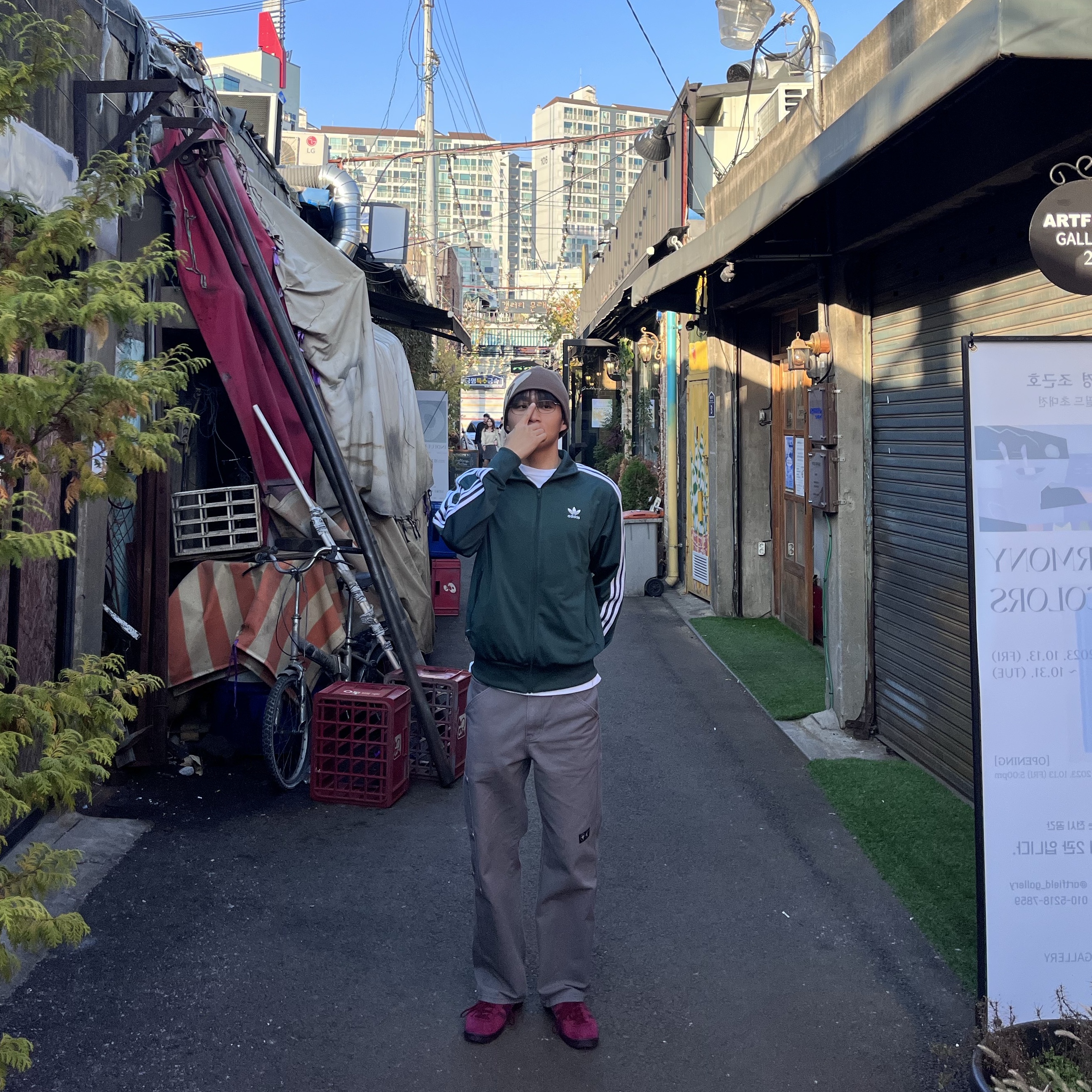 Adidas Tobacco Gruen Collegiate Burgundy, Thug Club Thug Pants (2) Grey 착용 스타일 - 2