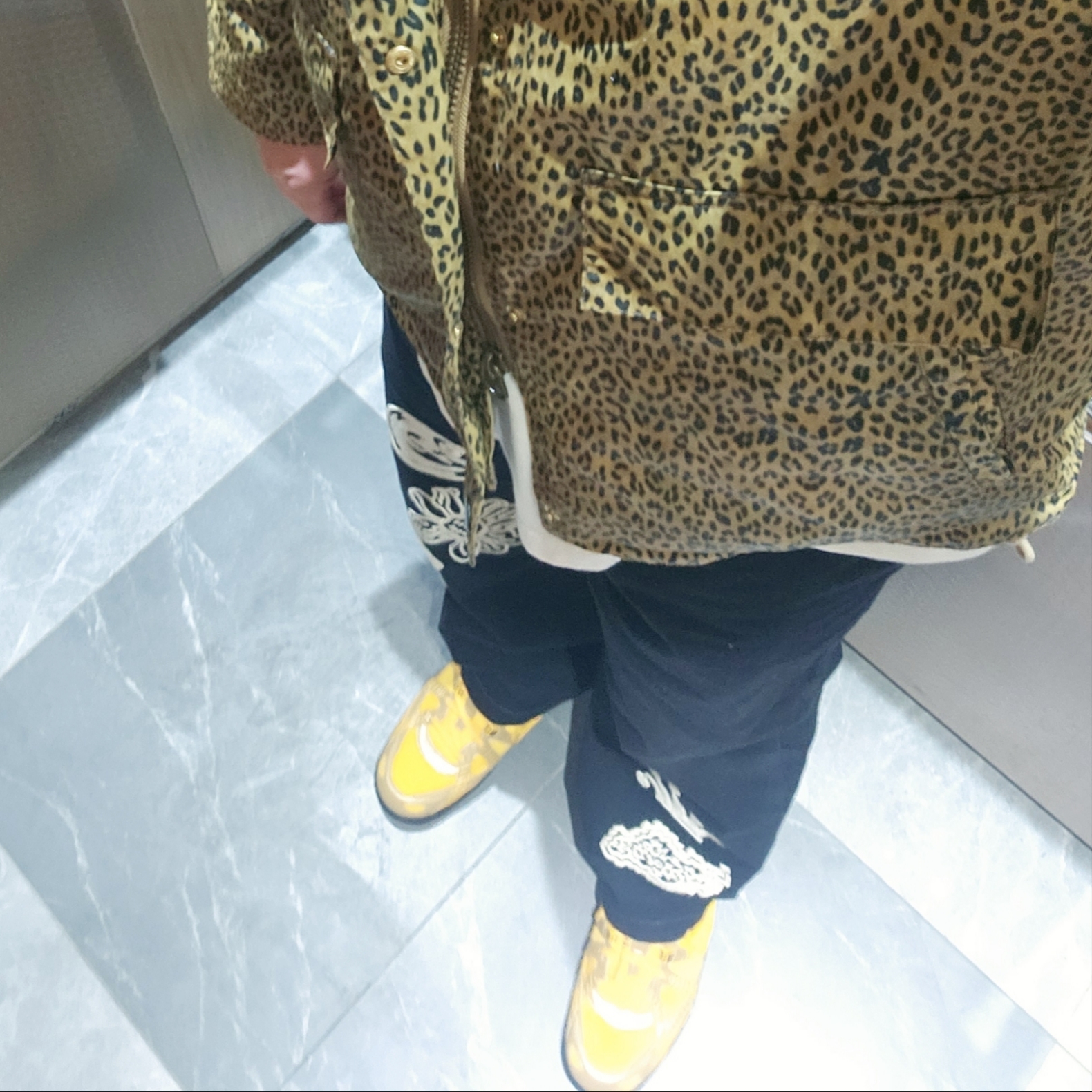 Supreme x Barbour Lightweight Waxed Cotton Field Jacket Leopard - 20SS, Supreme Metal Lighter Holster - 19SS 착용 스타일 - 1