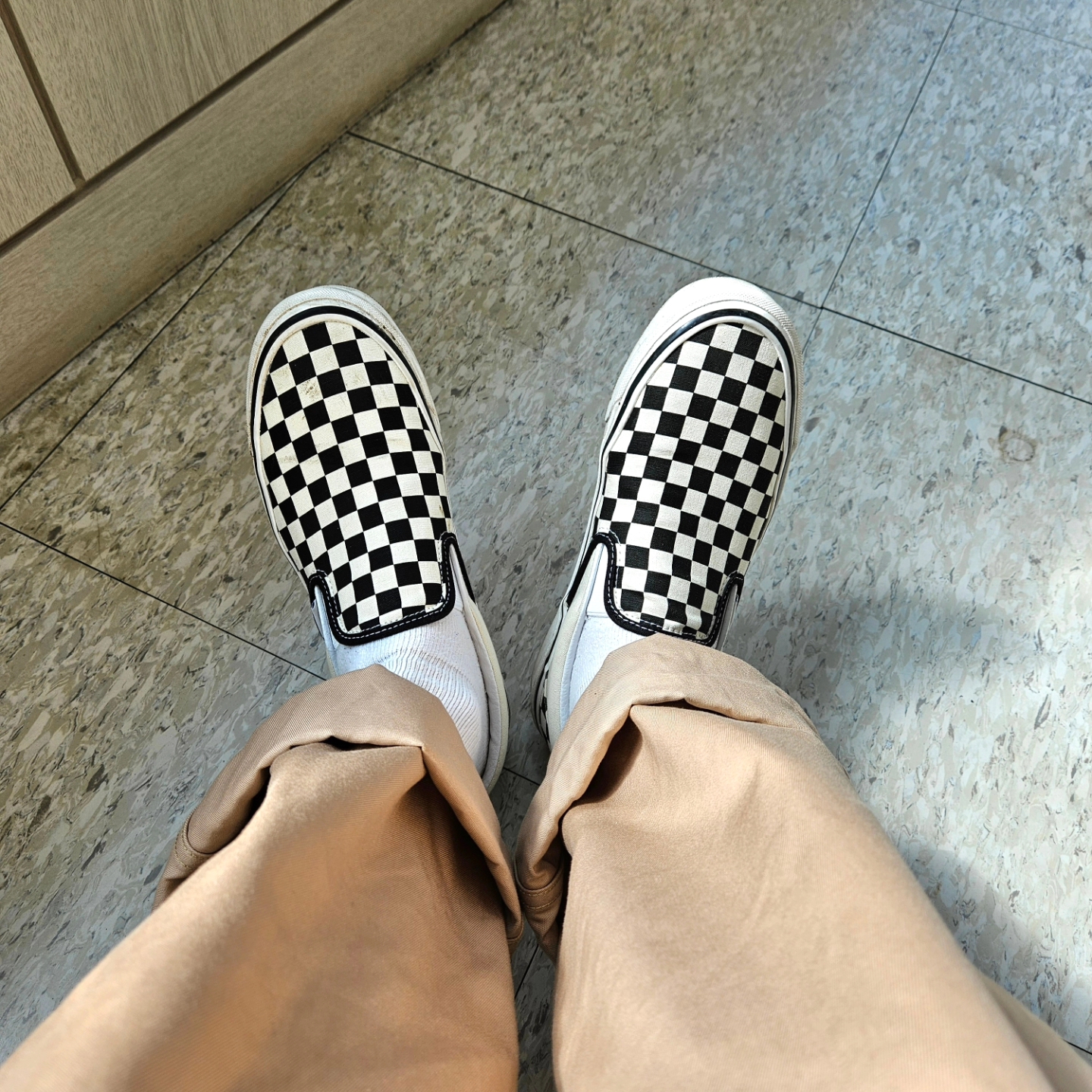 Vans Slip-On Checkerboard, Omega Seamaster Planet Ocean 600M Co Axial Master Chronometer Steel Black 착용 스타일 - 5