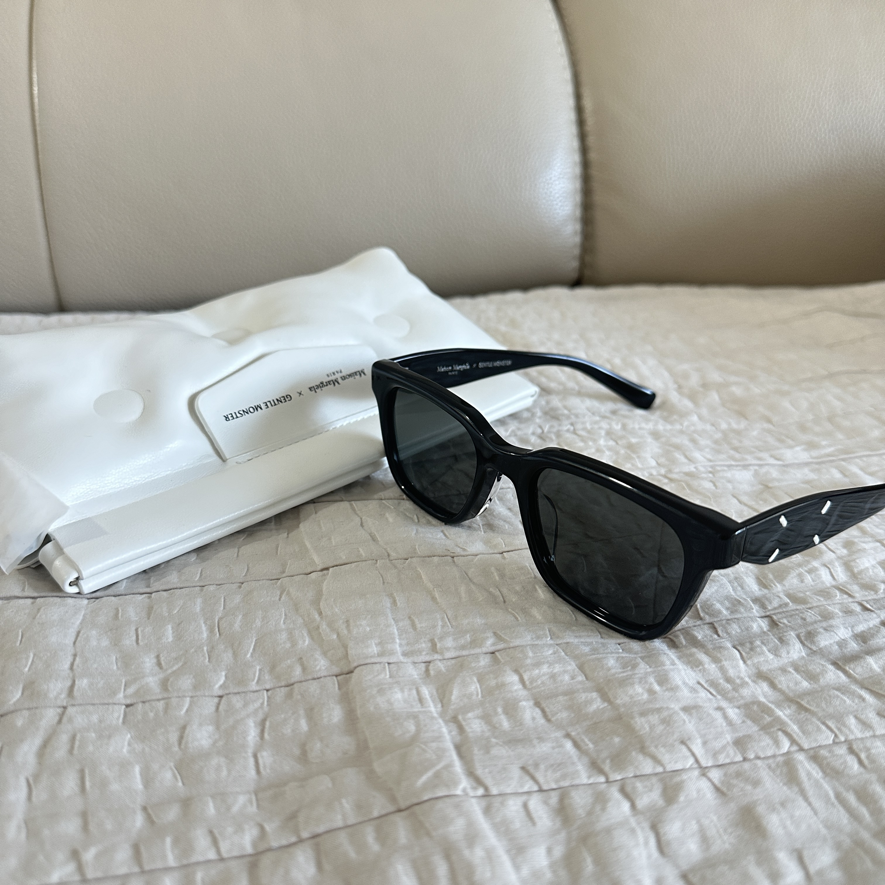 Gentle Monster x Maison Margiela MM110 Black Black 착용 스타일