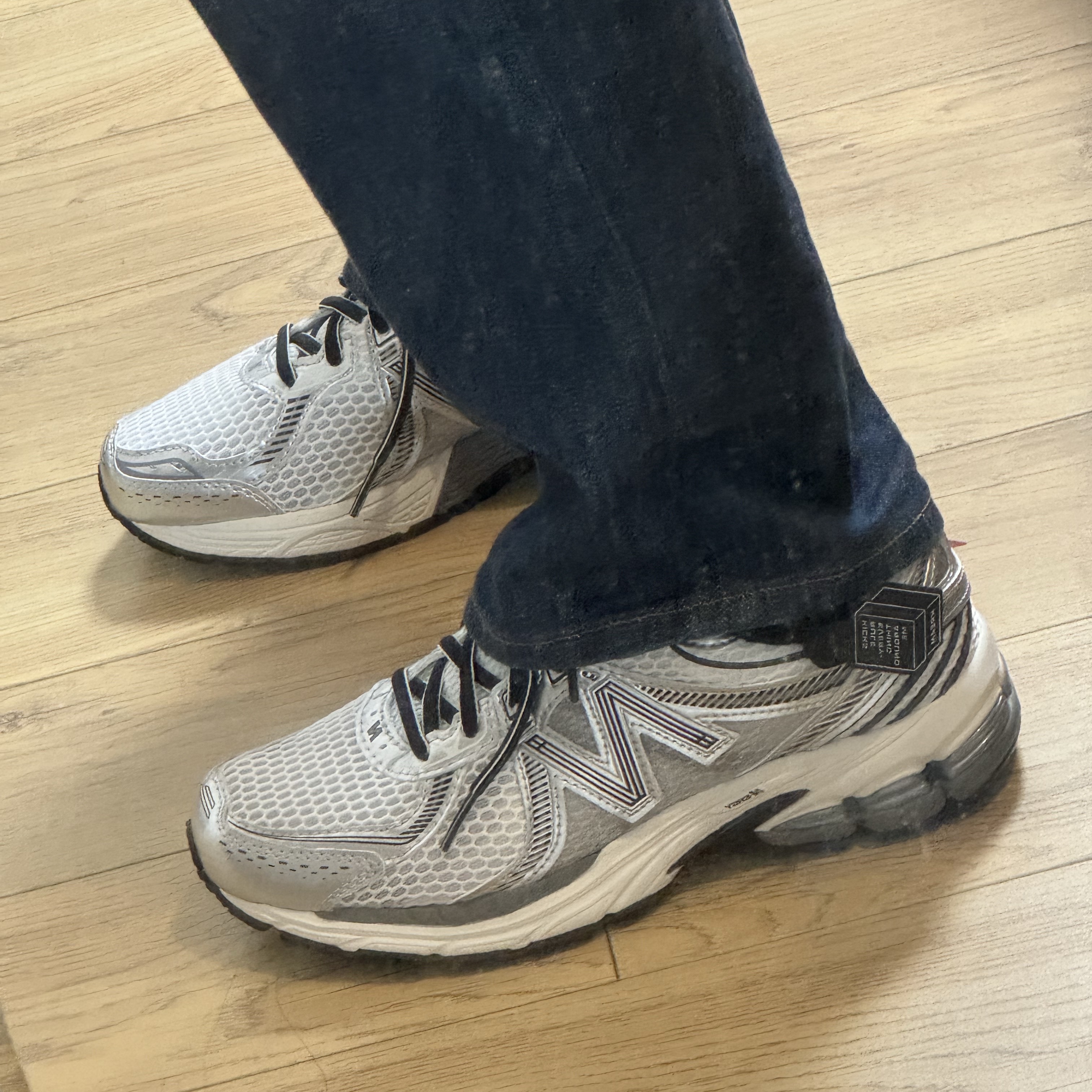 New Balance 860v2 Optic White 착용 스타일 - 1