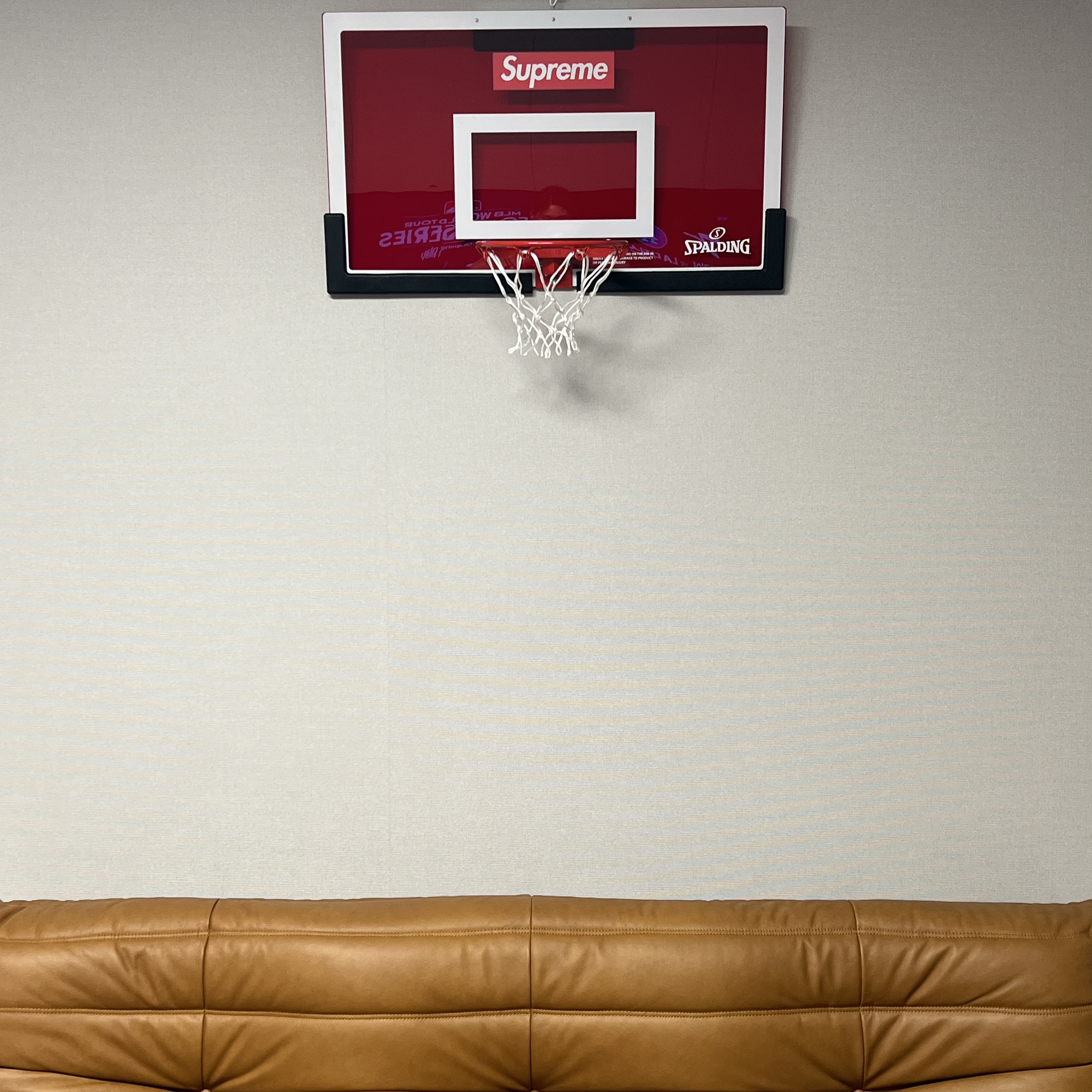 Supreme x Spalding Mini Basketball Hoop Red  - 23FW 착용 스타일