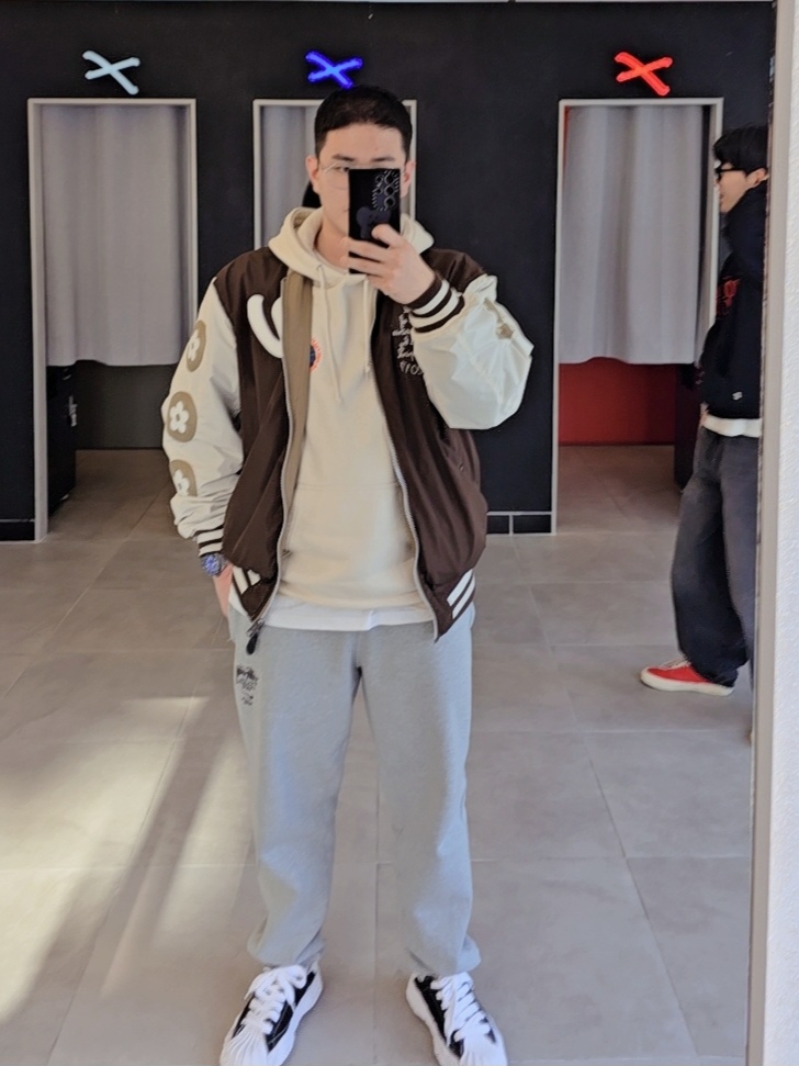 Maison Mihara Yasuhiro Blakey OG Sole Canvas Low-top Sneakers Black White, Vandy The Pink x Alpha Industries Bomber Jacket Lead Gray 착용 스타일