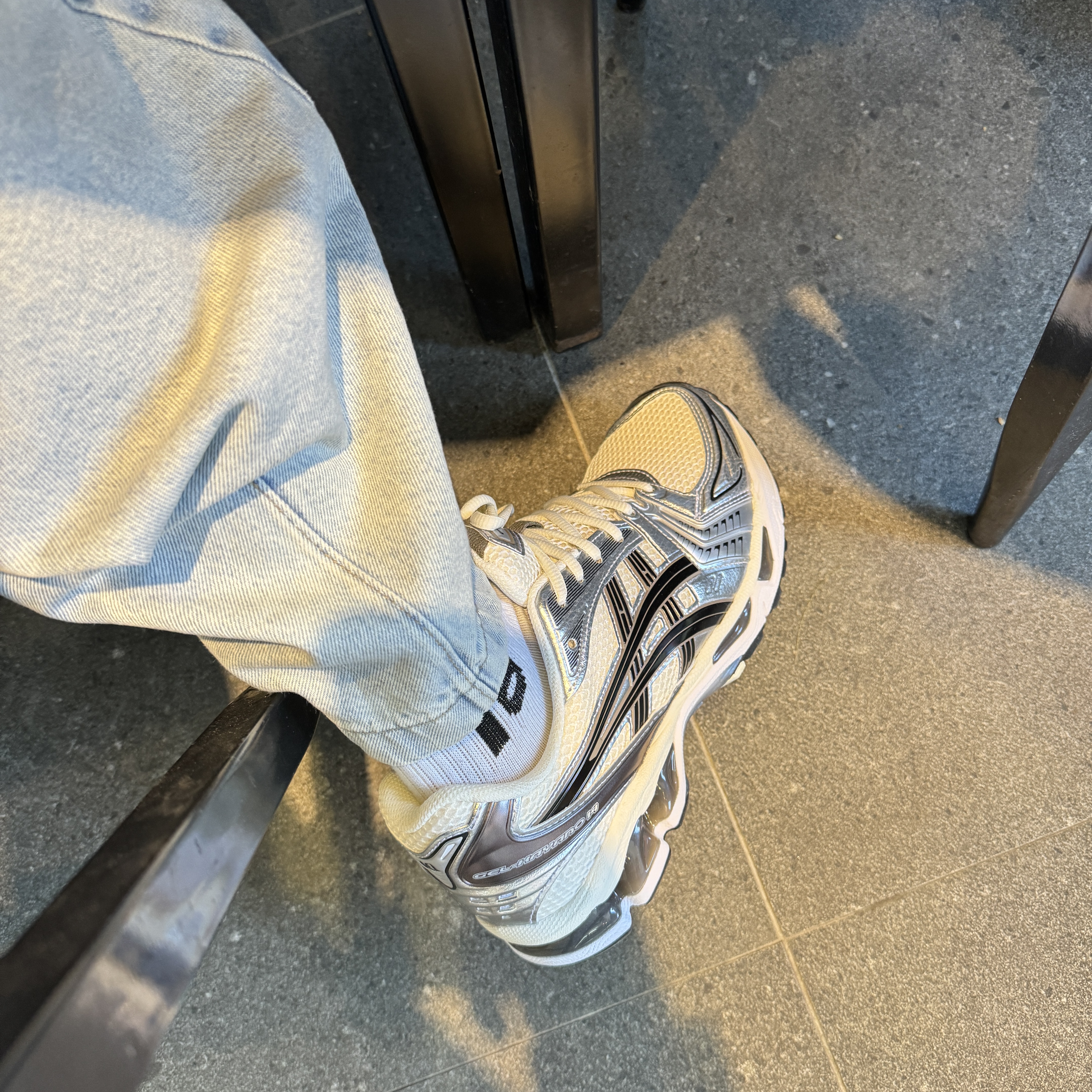Asics Gel-Kayano 14 Cream Black 착용 스타일 - 1