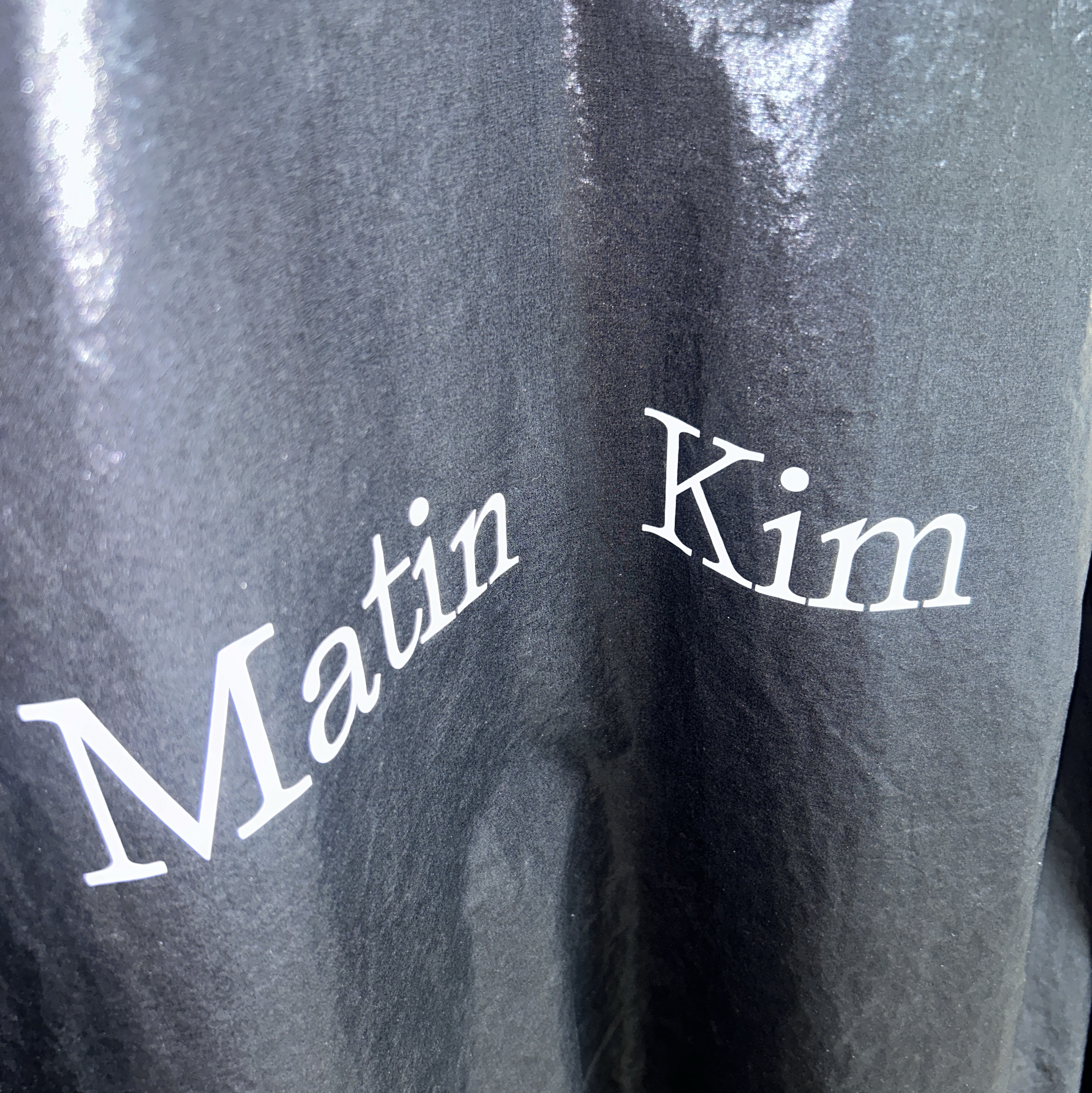 (W) Matin Kim Logo Coating Jumper Black 착용 스타일