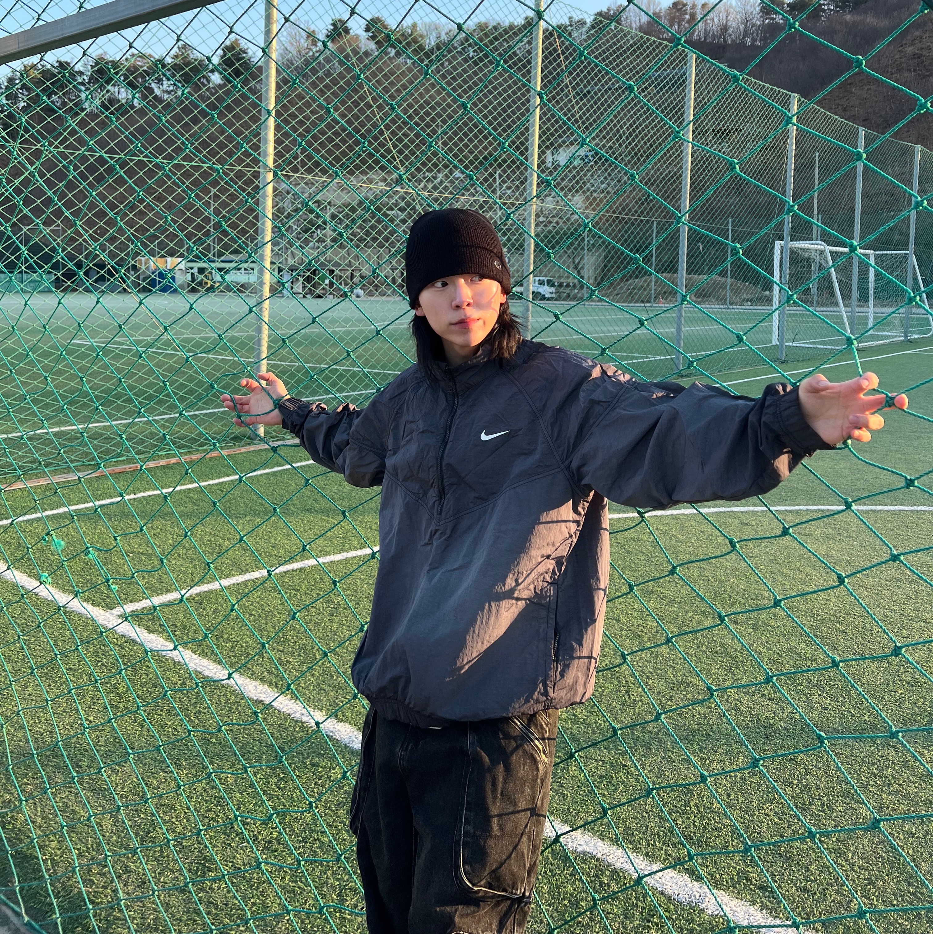 Nike x Stussy Windrunner Jacket Off Noir 착용 스타일 - 1