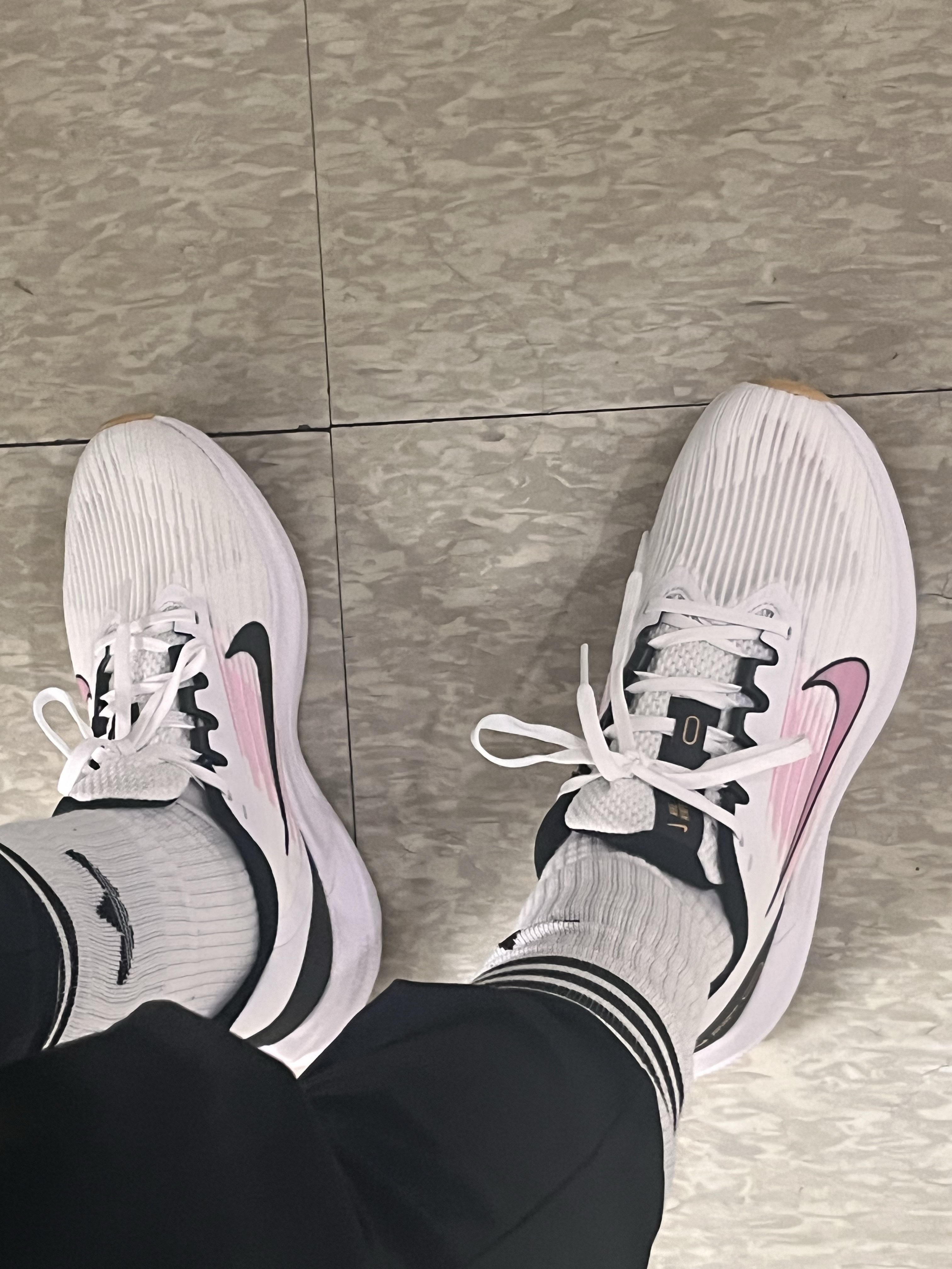 (W) Nike Air Winflo 9 White Pink Spell 착용 스타일