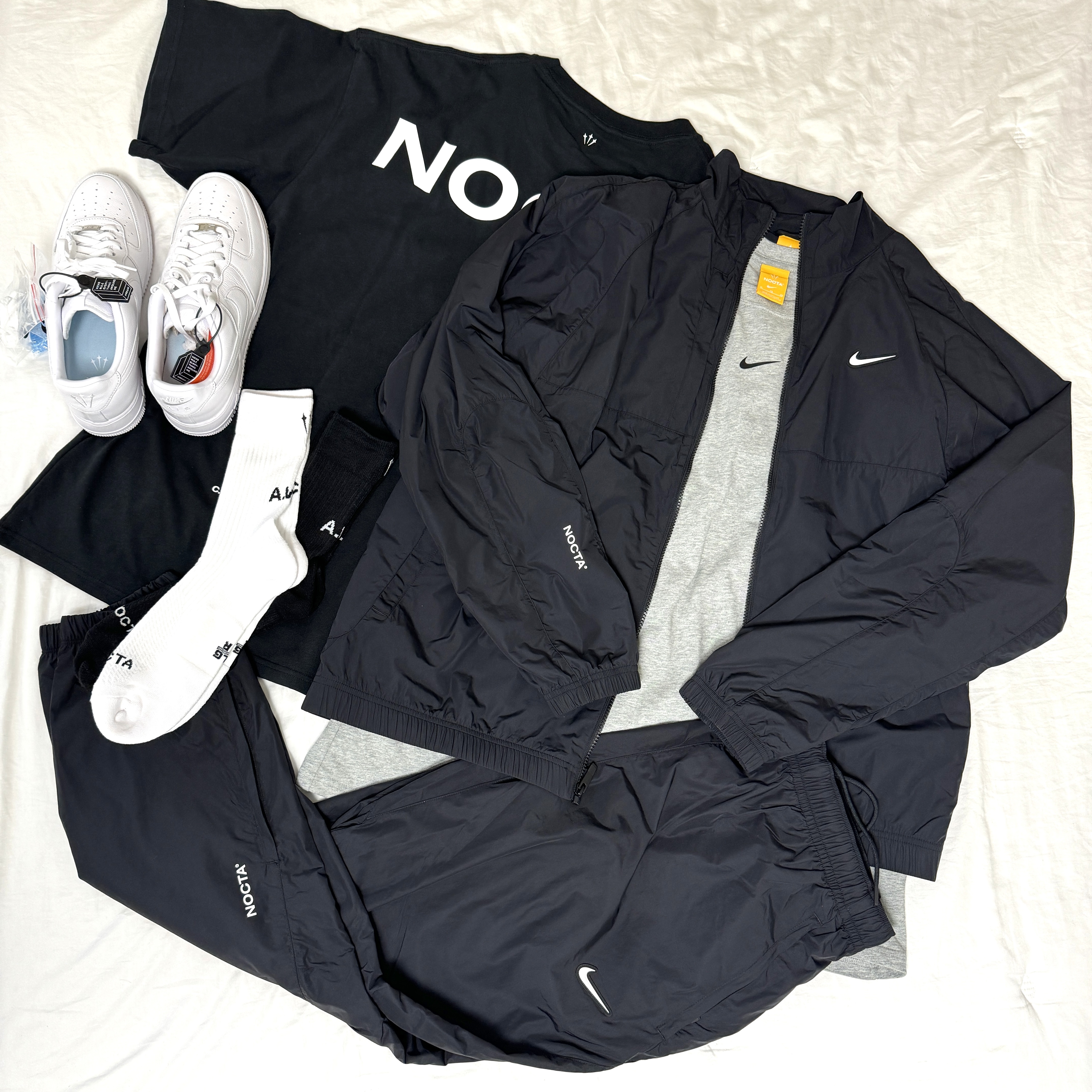 Nike x Drake Nocta Max 90 T-Shirt Black (FN7663-010), Nike x Drake Nocta Max 90 T-Shirt Dark Heather Grey (FN7663-063) 착용 스타일