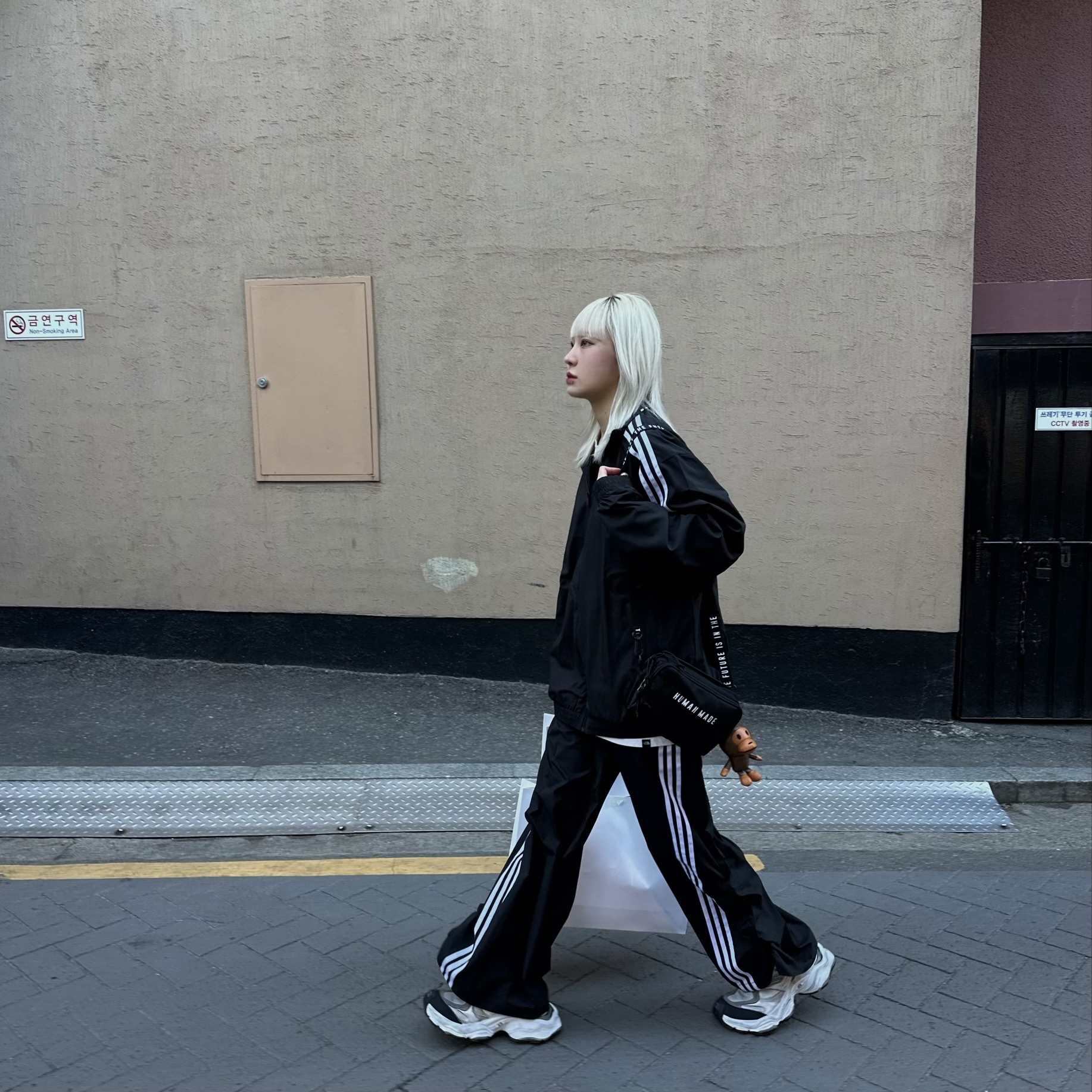 (W) Adidas Adilenium Oversized Track Top Black - US Sizing, (W) Adidas Adilenium Oversized Track Top Black - KR Sizing 착용 스타일 - 3