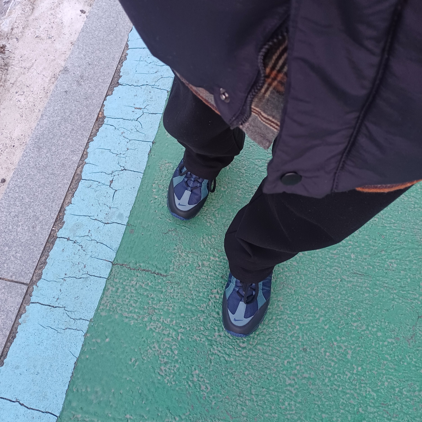Nike Air Humara Faded Spruce 착용 스타일