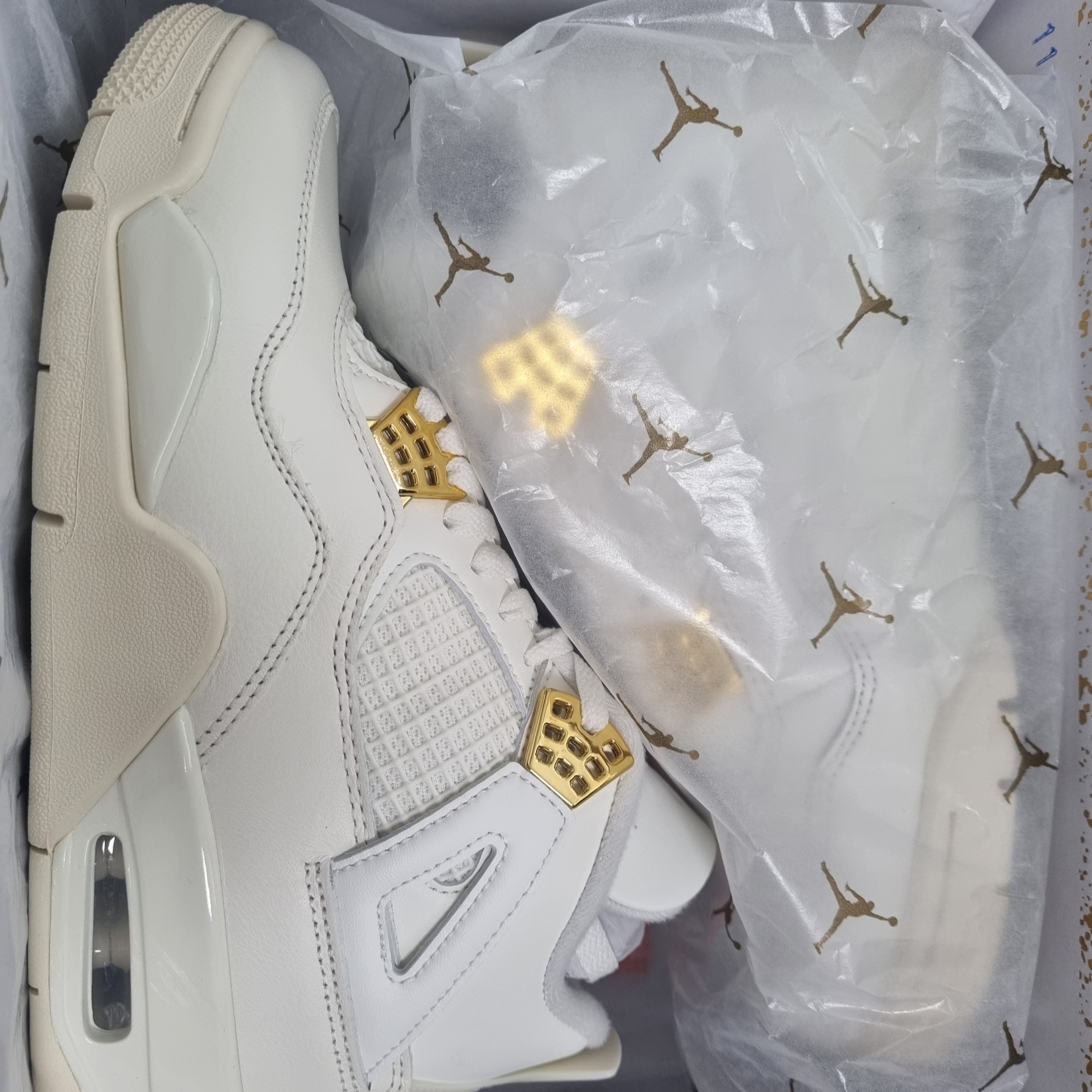 (W) Jordan 4 Retro Metallic Gold 착용 스타일