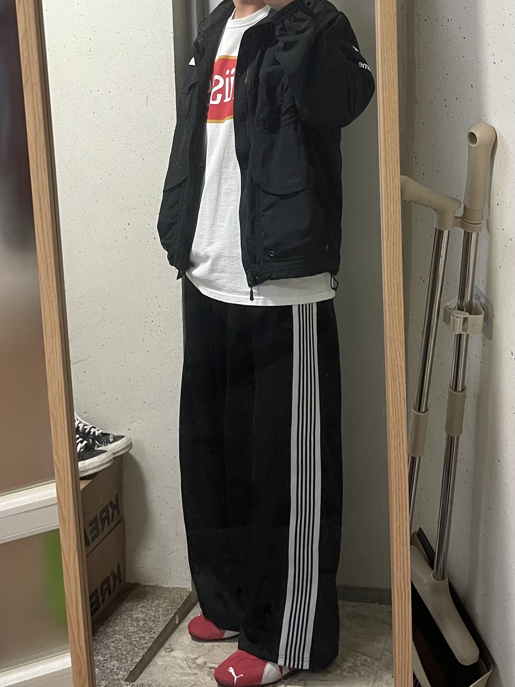 Supreme x The North Face Trekking Convertible Jacket Black - 22SS, Stussy Pitstop T-Shirt White 착용 스타일 - 1