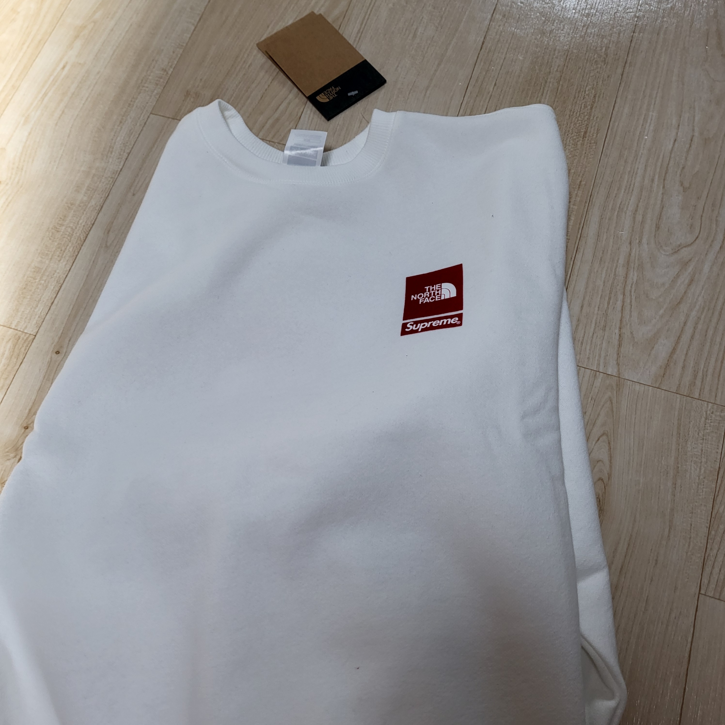 Supreme x The North Face Crewneck White - 24SS 착용 스타일 - 2