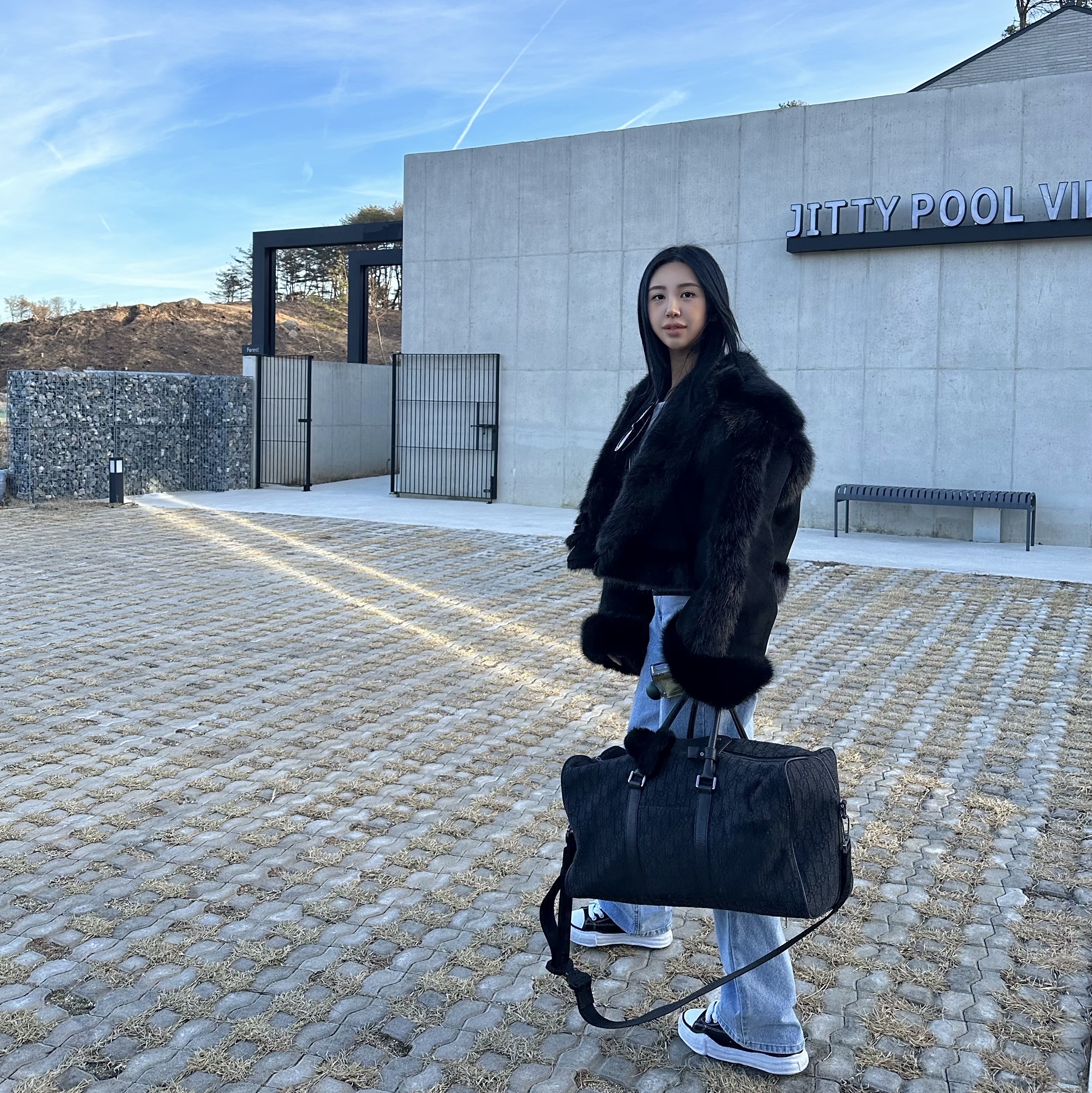 Dior Lingot 50 Bag Black Dior Oblique Jacquard, Maison Mihara Yasuhiro Peterson OG Sole Canvas Low Sneakers Black 착용 스타일 - 1
