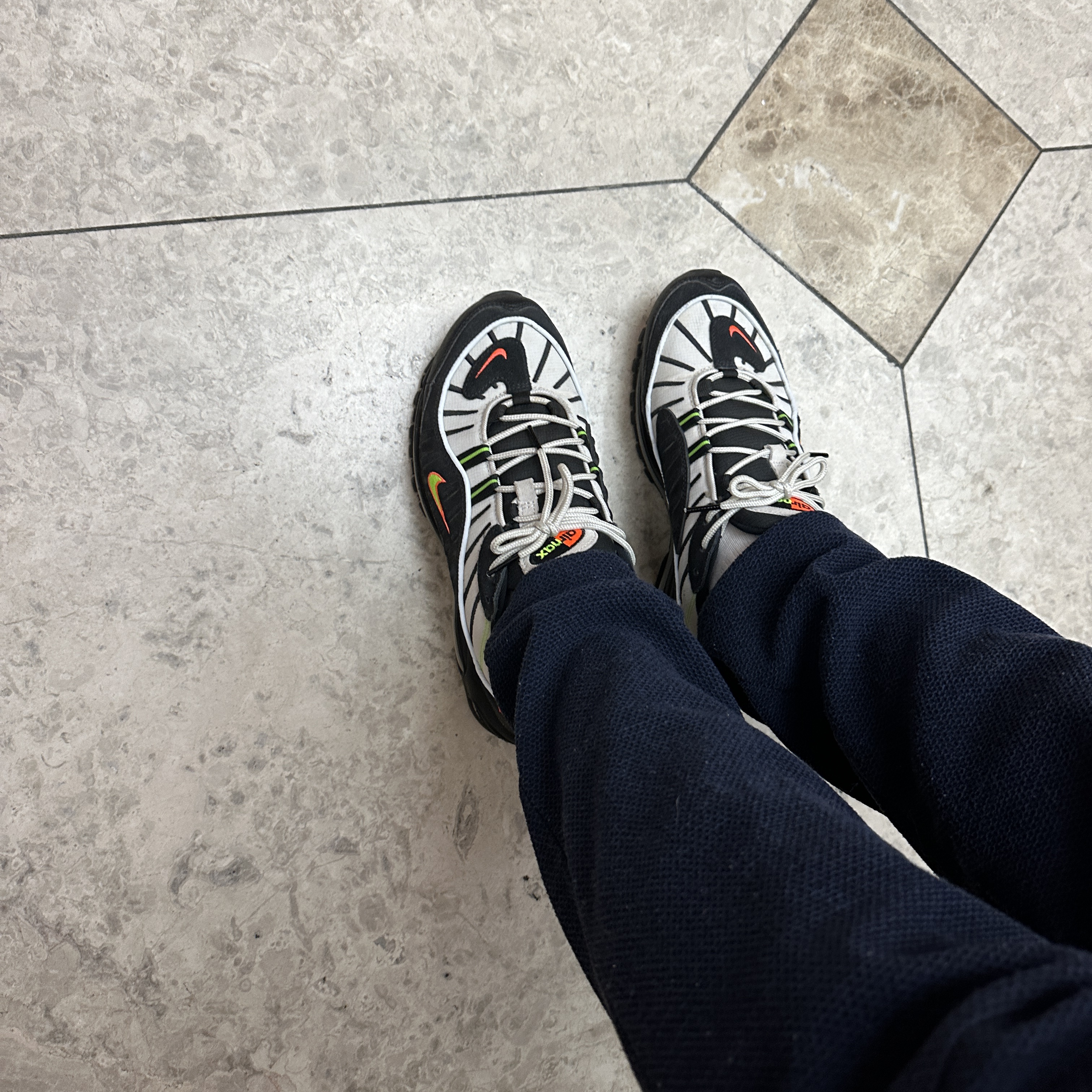 Nike Air Max 98 Highlighter 착용 스타일