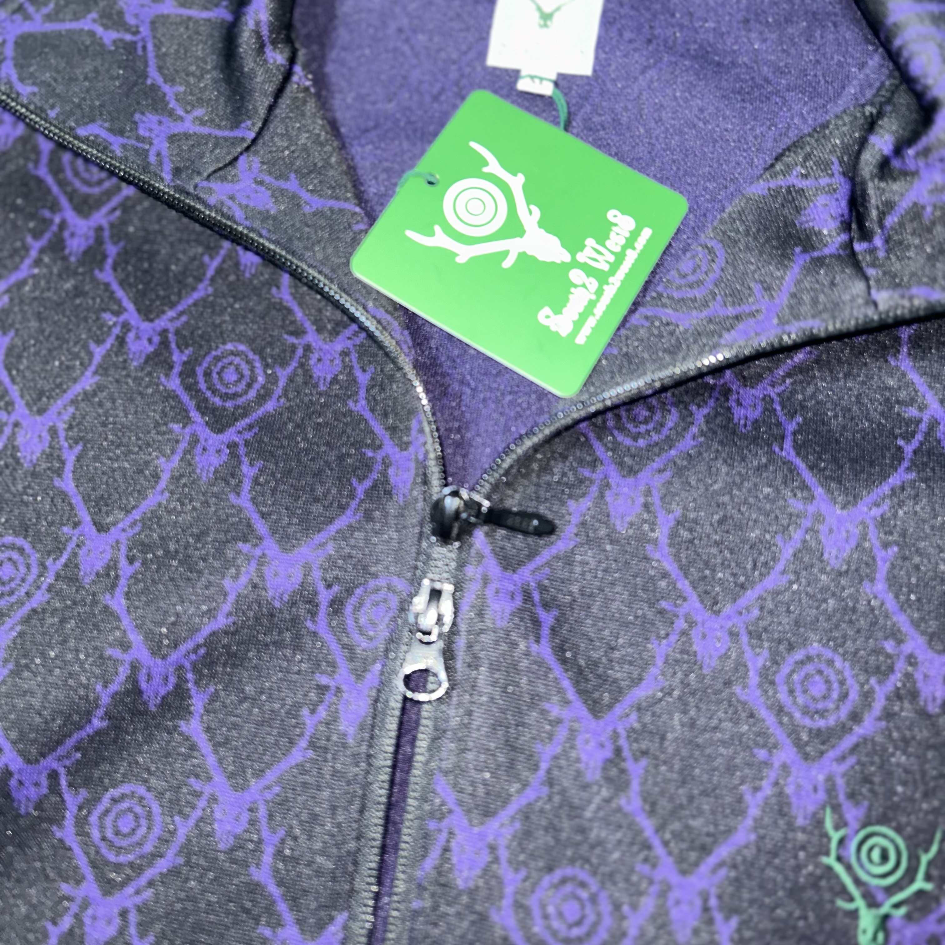 South2 West8 Trainer Jacket Jacquard Skull Target Black 착용 스타일 - 2