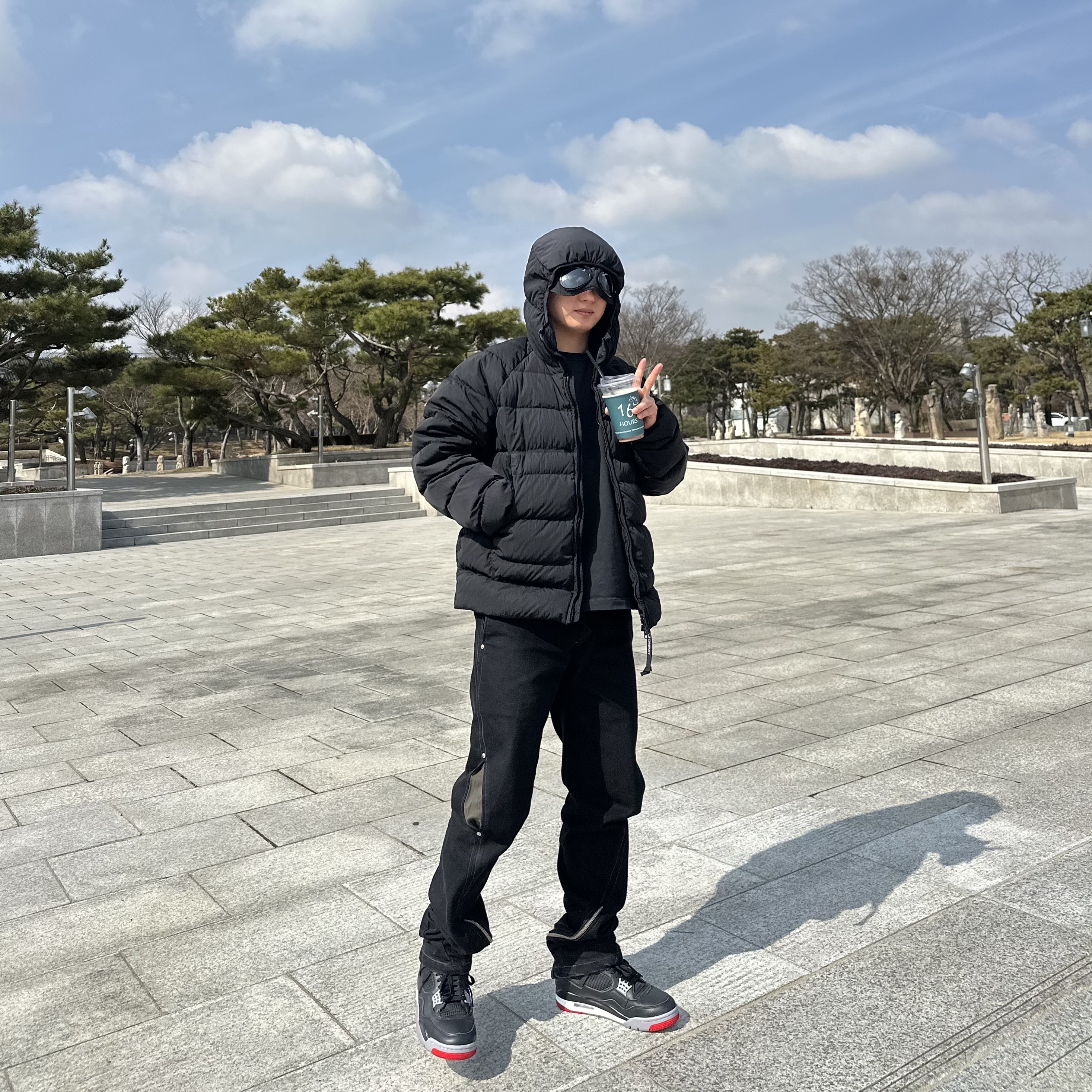 Jordan 4 Retro Bred Reimagined, C.P. Company Eco-Chrome R Hooded Down Goggle Jacket Black - 22FW 착용 스타일