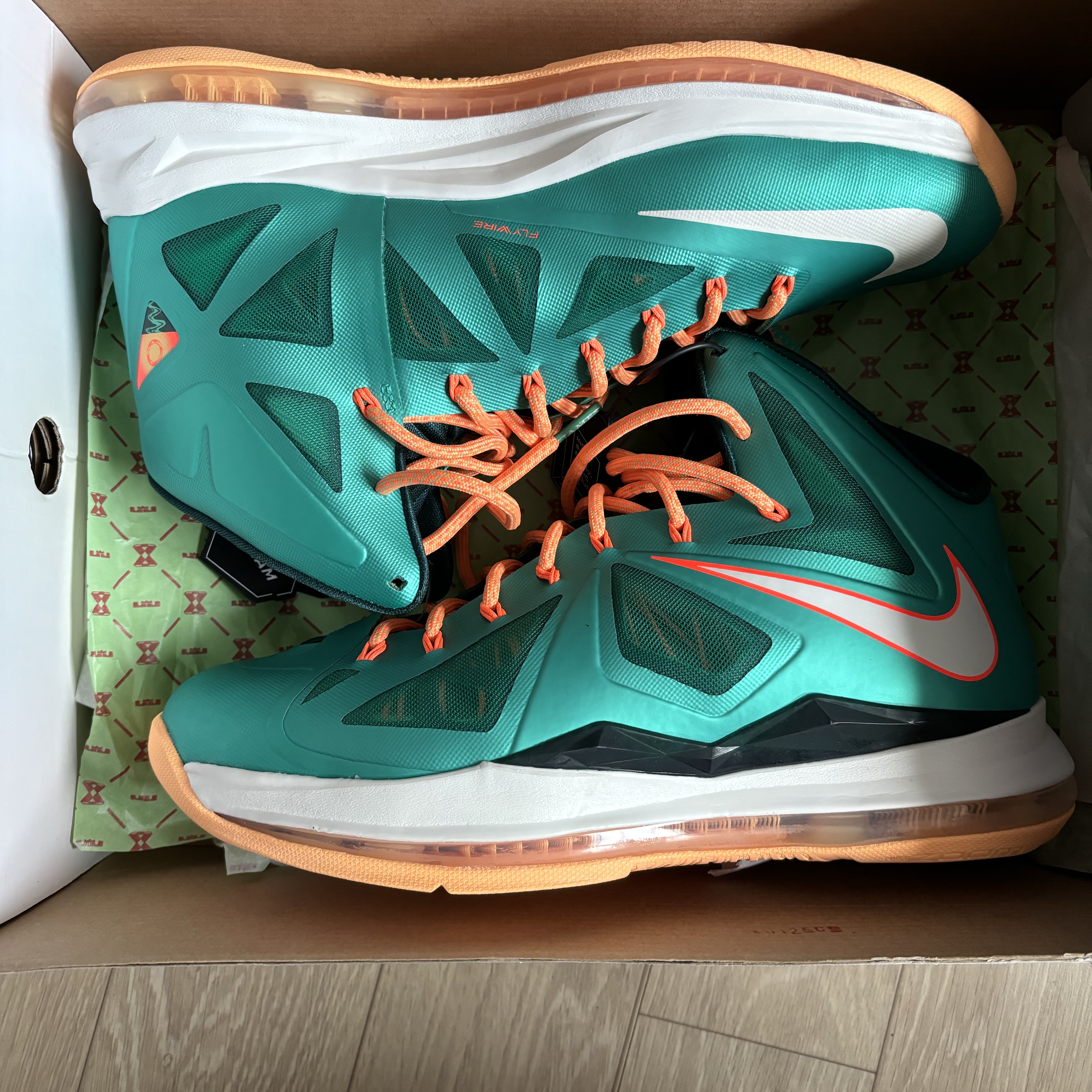 Nike LeBron X Miami Dolphins 착용 스타일