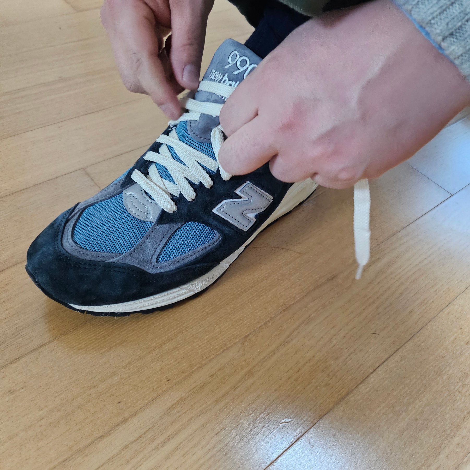 New Balance 990v2 Made in USA Navy Castlerock 착용 스타일