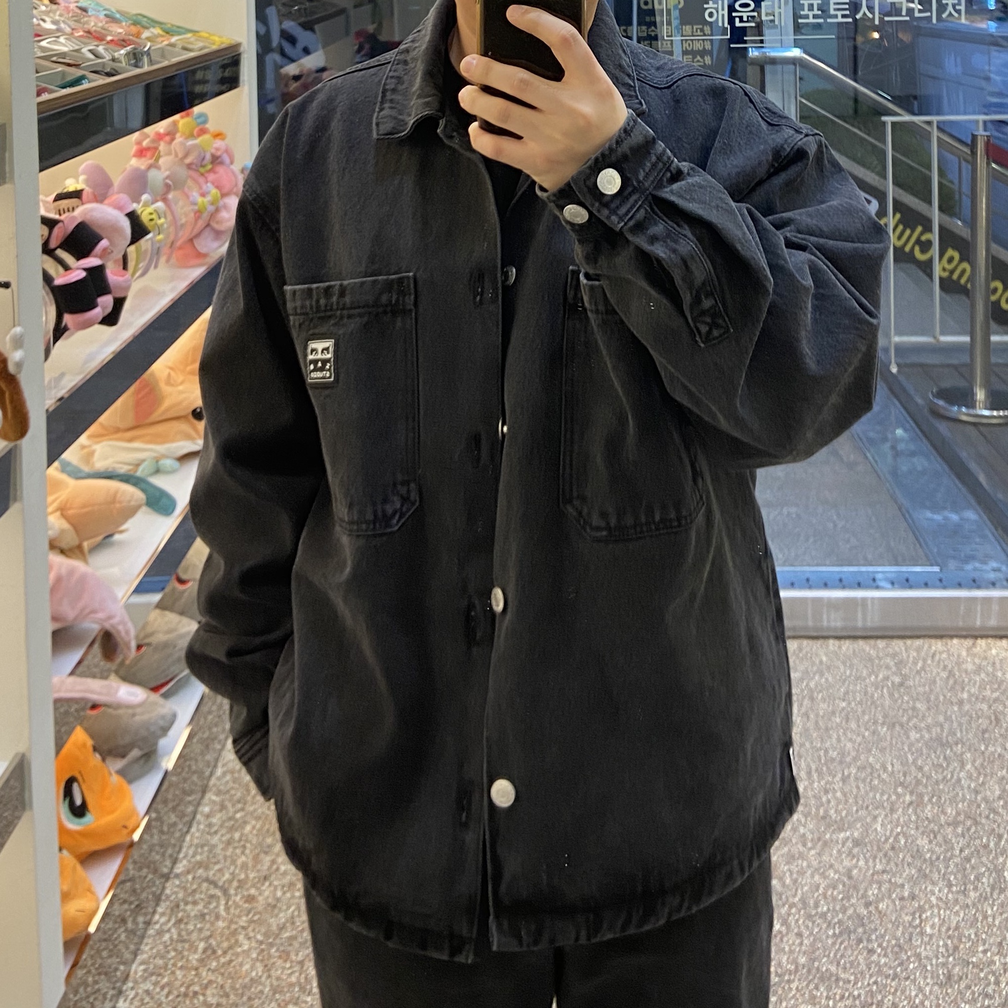 IAB Studio x Obey Painters Shirt Jacket Dusty Black 착용 스타일