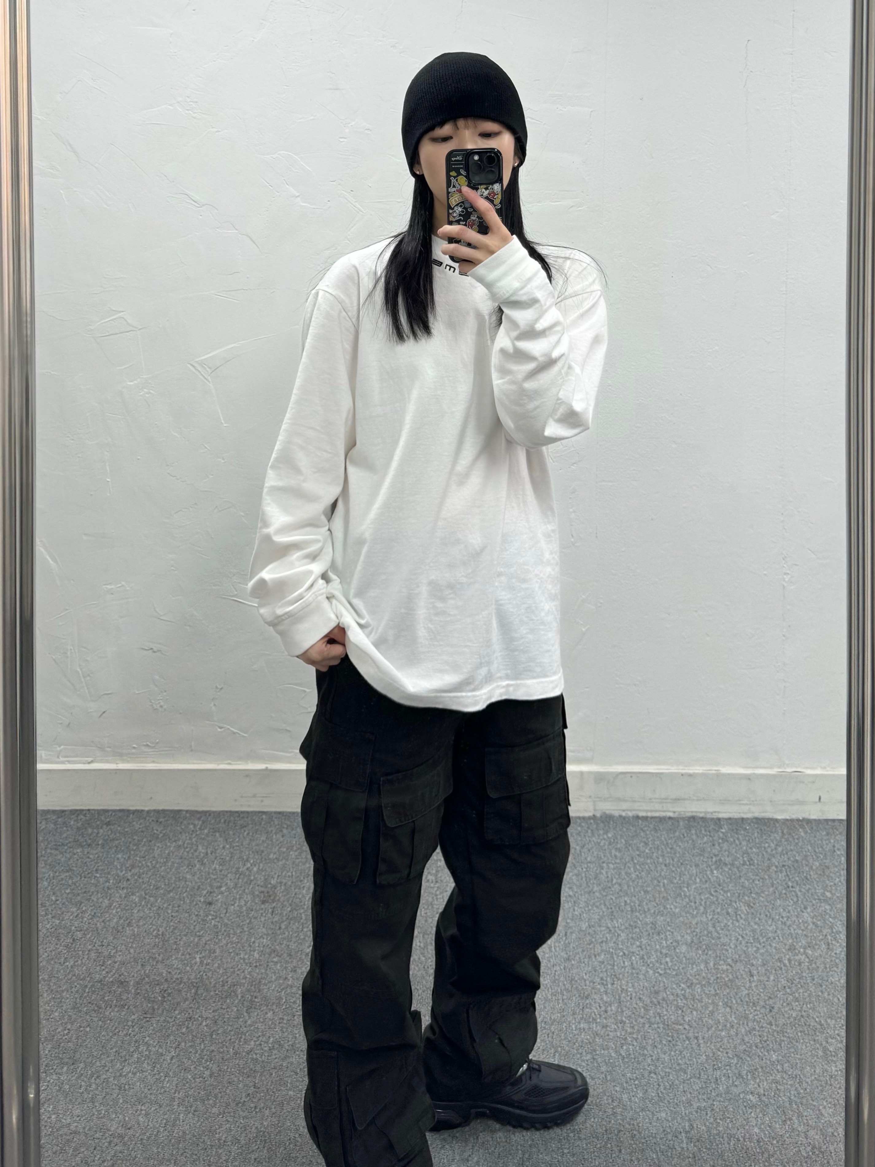 Supreme Collar Logo L/S Top White - 23FW, Undermycar Chiva Vintage Coating Multi Cargo Pants Mulch - 23SS 착용 스타일