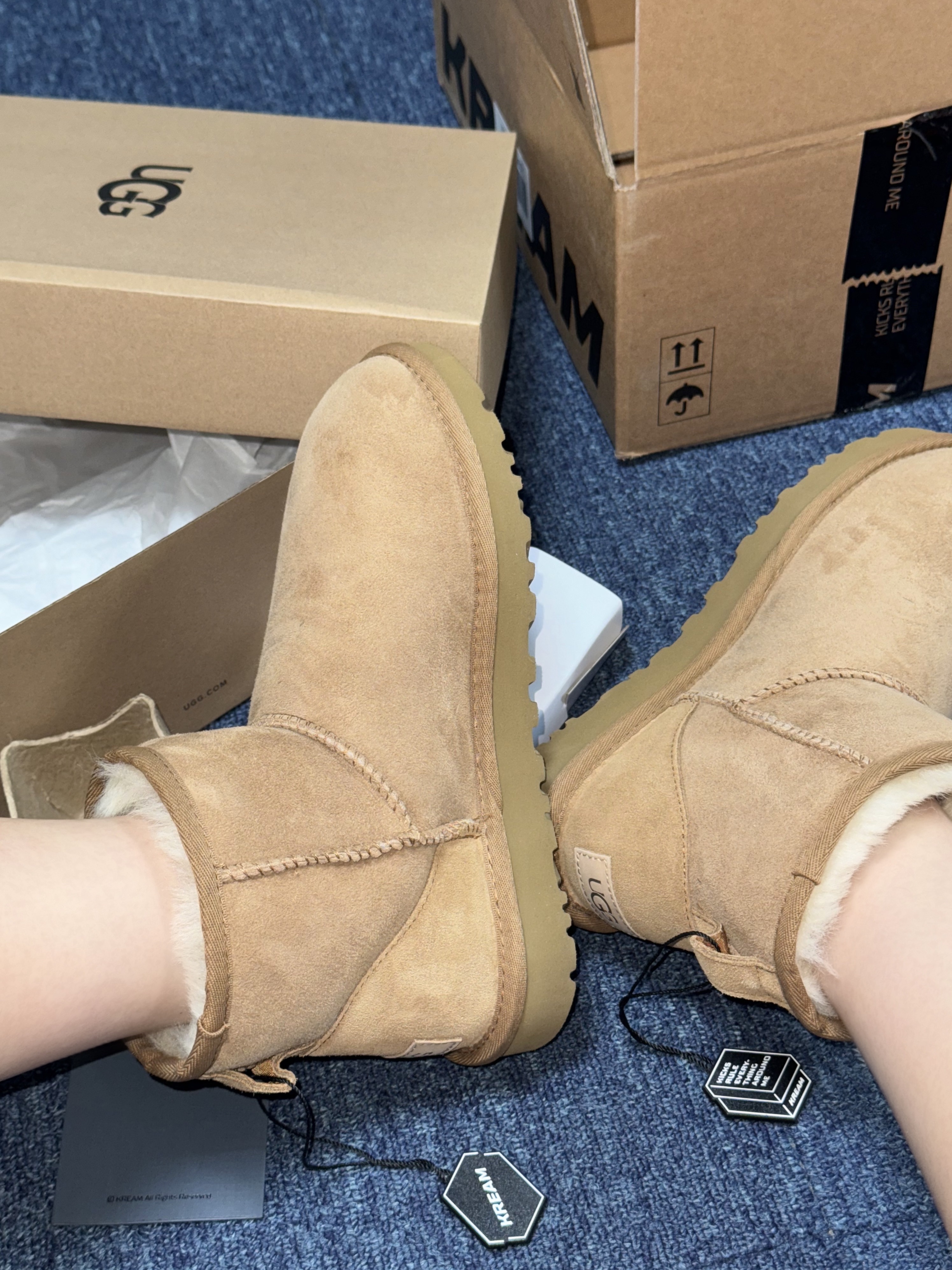 (W) UGG Classic Mini II Boots Chestnut 착용 스타일 - 2