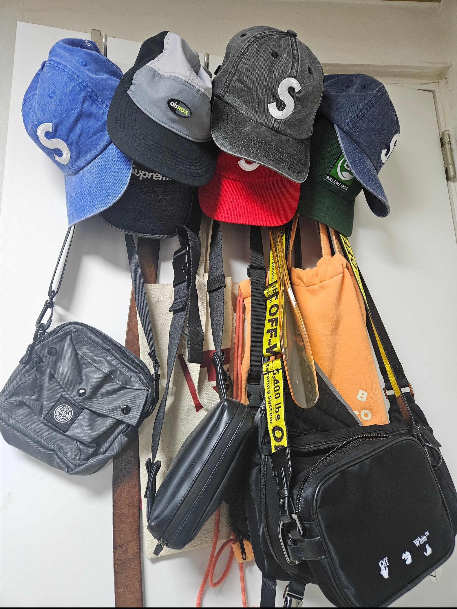 Supreme Pigment Canvas S Logo 6-Panel Navy - 23SS, Supreme Pigment Canvas S Logo 6-Panel Black - 23SS 착용 스타일