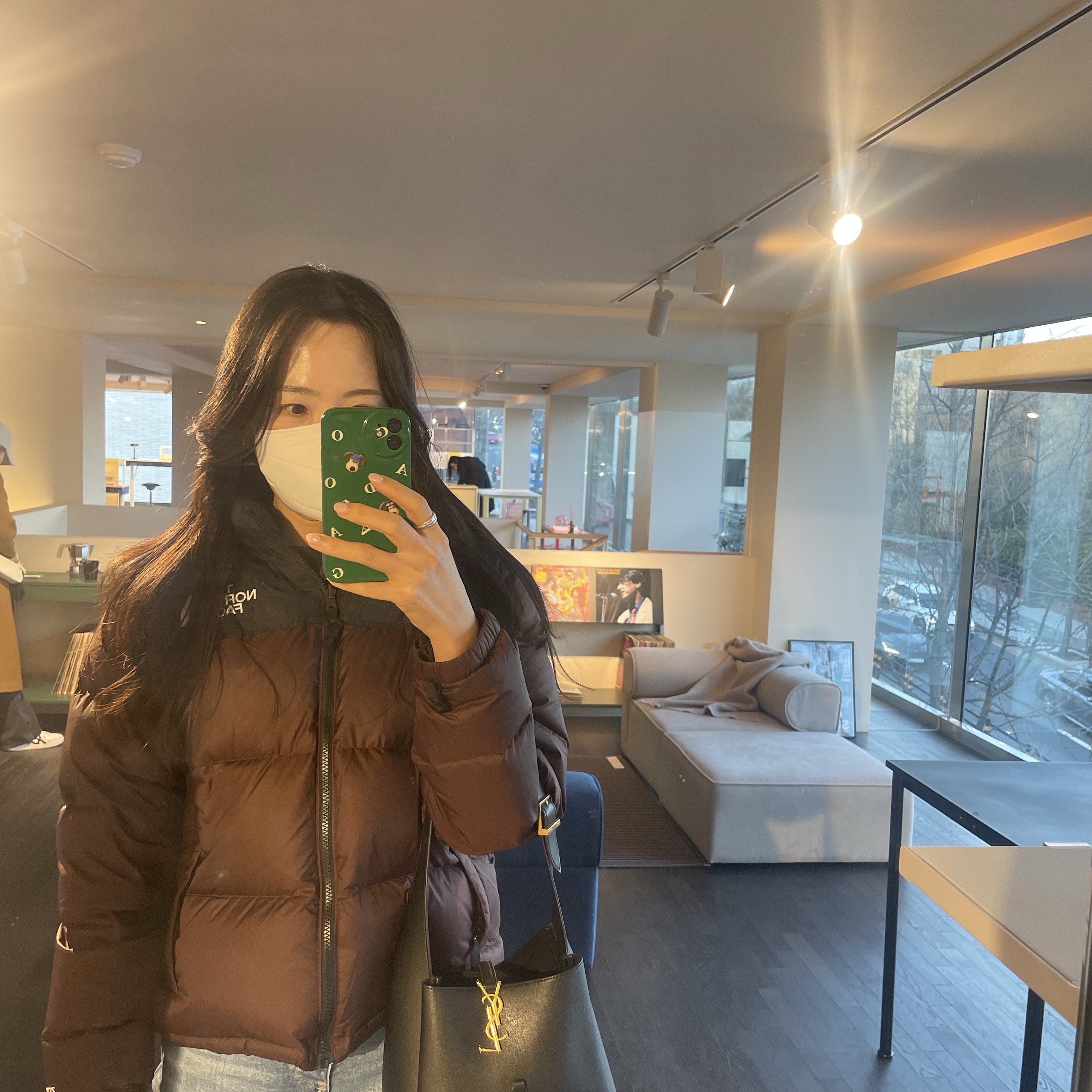(W) The North Face 1996 Retro Nuptse Jacket Coal Brown 착용 스타일