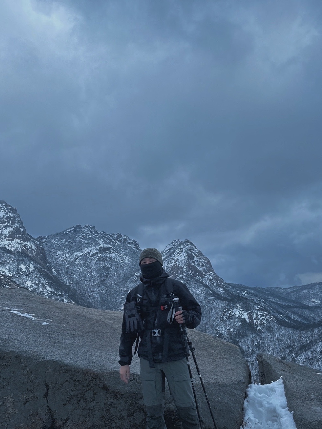 Arc'teryx Beta Jacket Black 착용 스타일 - 2
