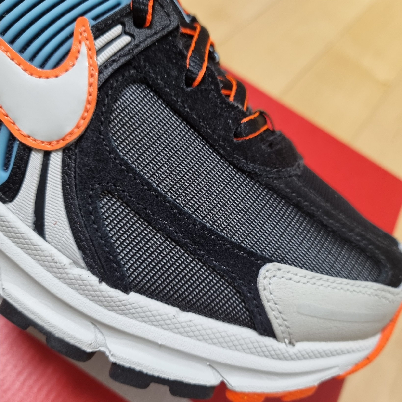 (W) Nike Zoom Vomero 5 Black Blue Gaze 착용 스타일 - 2