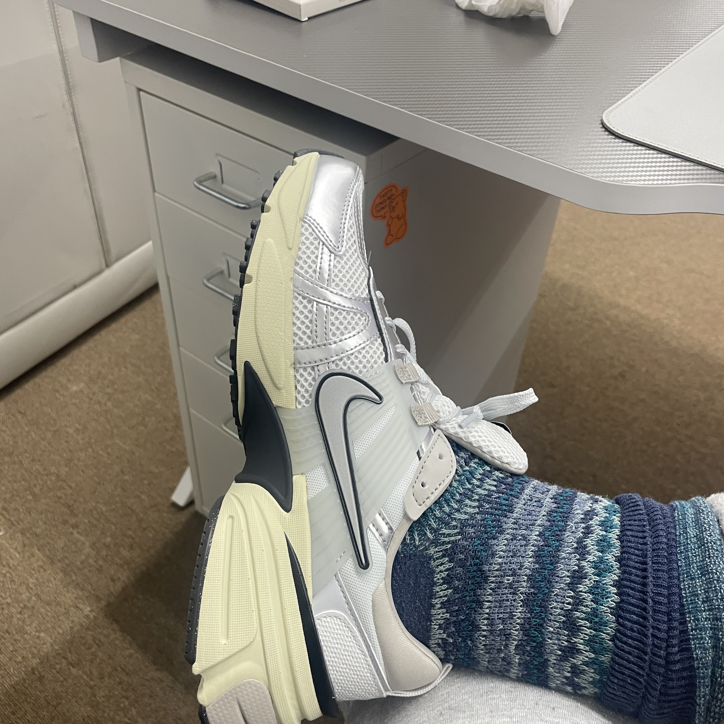Nike V2K Run Summit White Metallic Silver 착용 스타일