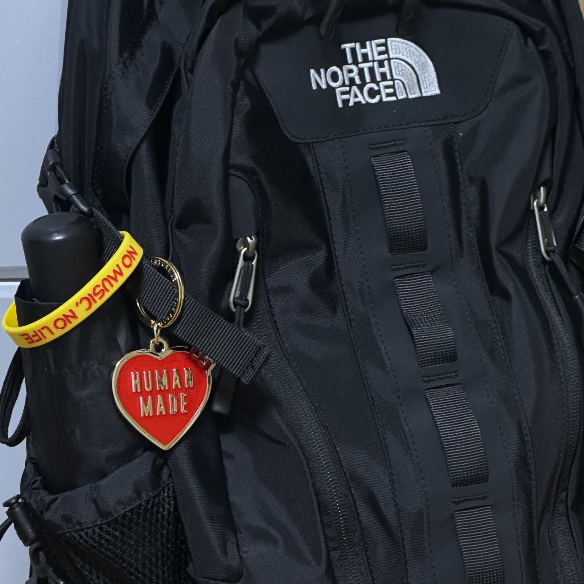 Human Made Heart Key Charm Gold, The North Face Big Shot Black 착용 스타일