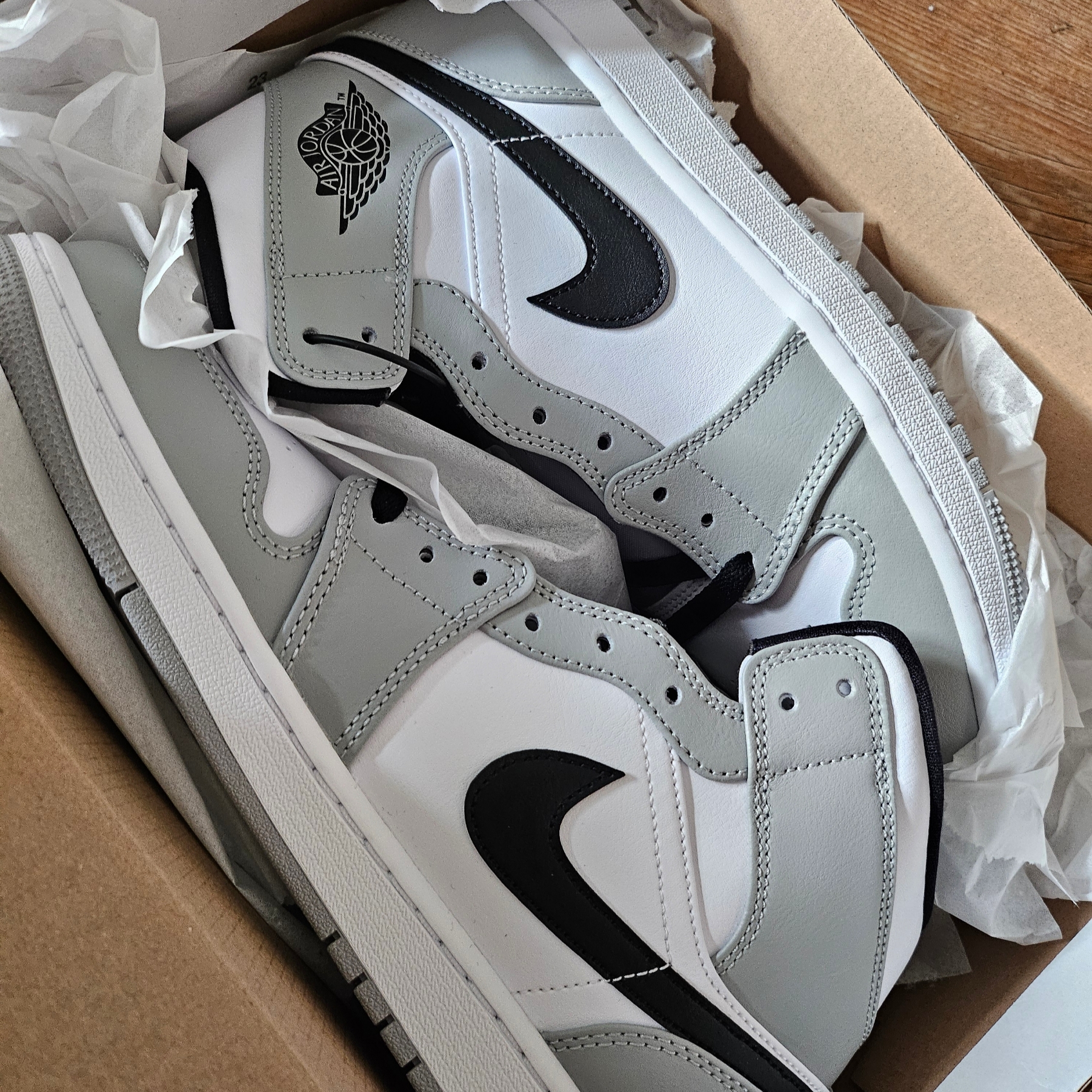 Jordan 1 Mid Light Smoke Grey 착용 스타일