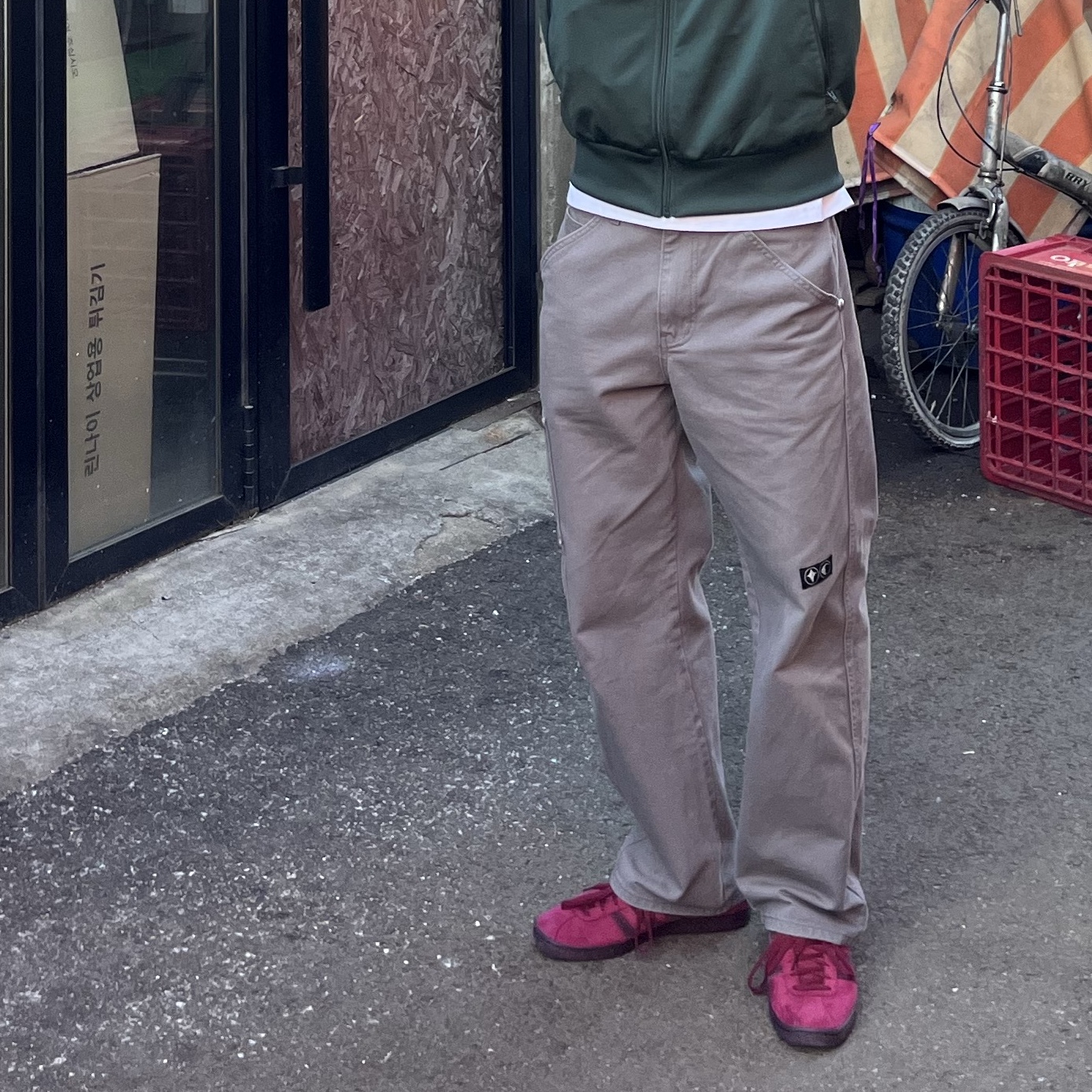 Adidas Tobacco Gruen Collegiate Burgundy, Thug Club Thug Pants (2) Grey 착용 스타일 - 4