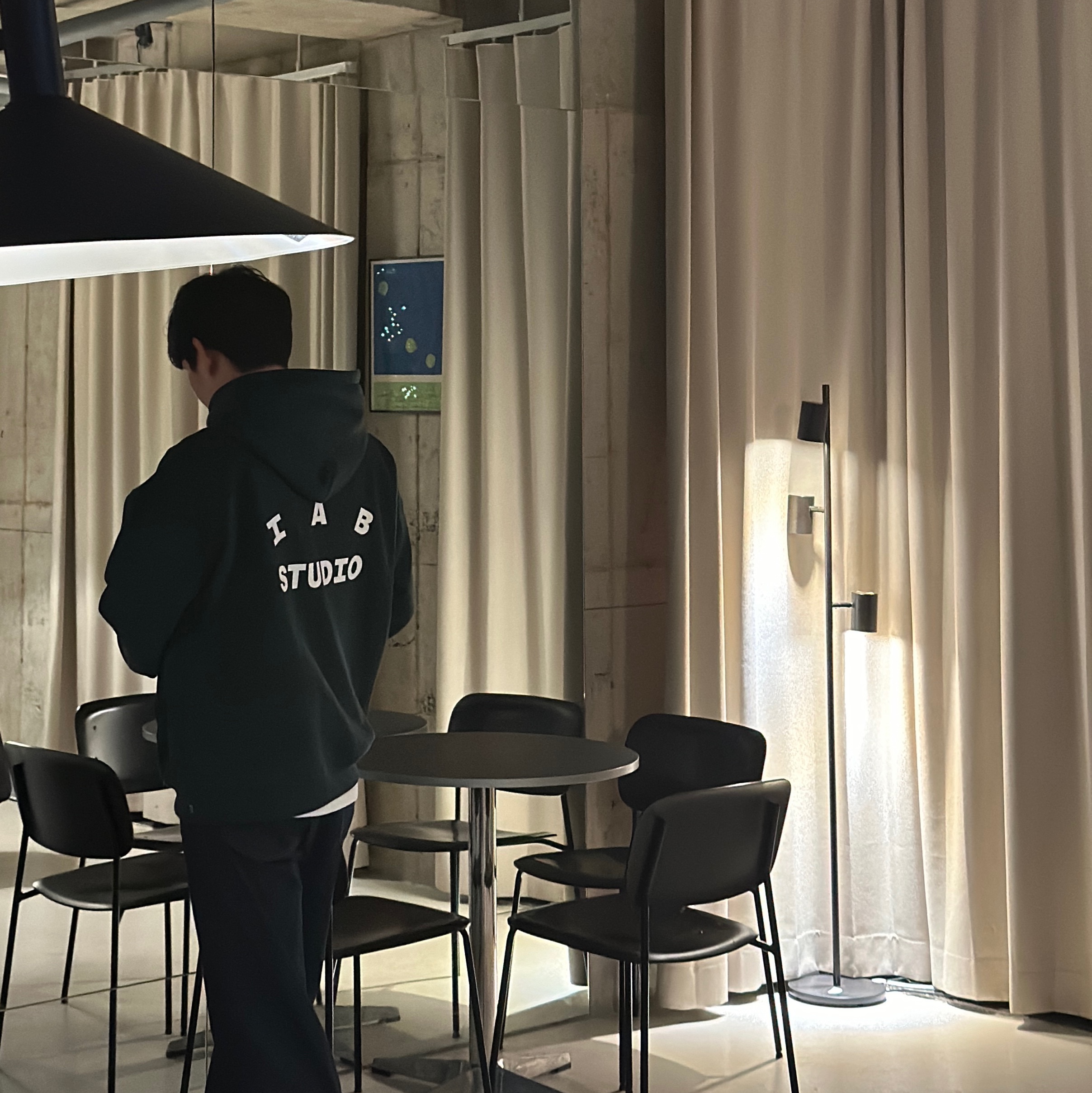 IAB Studio Hoodie Deep Green 착용 스타일