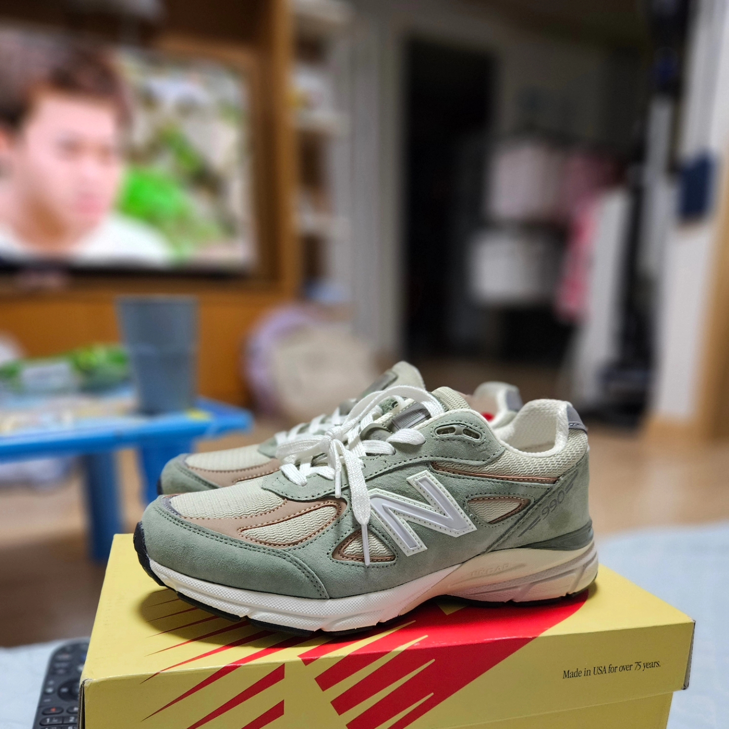 New Balance 990v4 Made in USA Olive Incense, Supreme Cross Box Logo Hooded Sweatshirt Purple - 20FW 착용 스타일 - 2