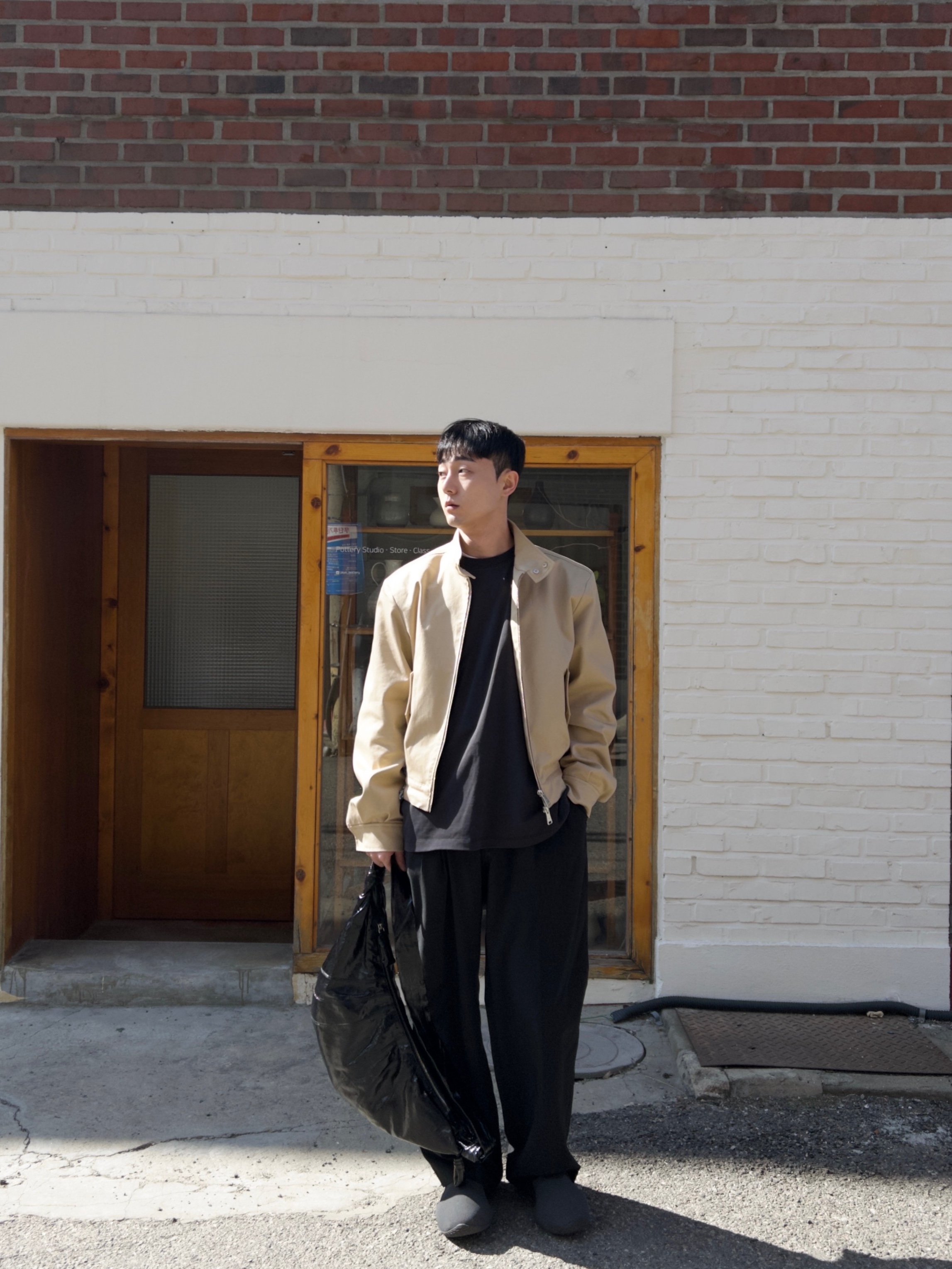 Lemaire Large Croissant Bag Soft Nappa Leather Black, Adidas Yeezy Knit RNR Fade Onyx 착용 스타일