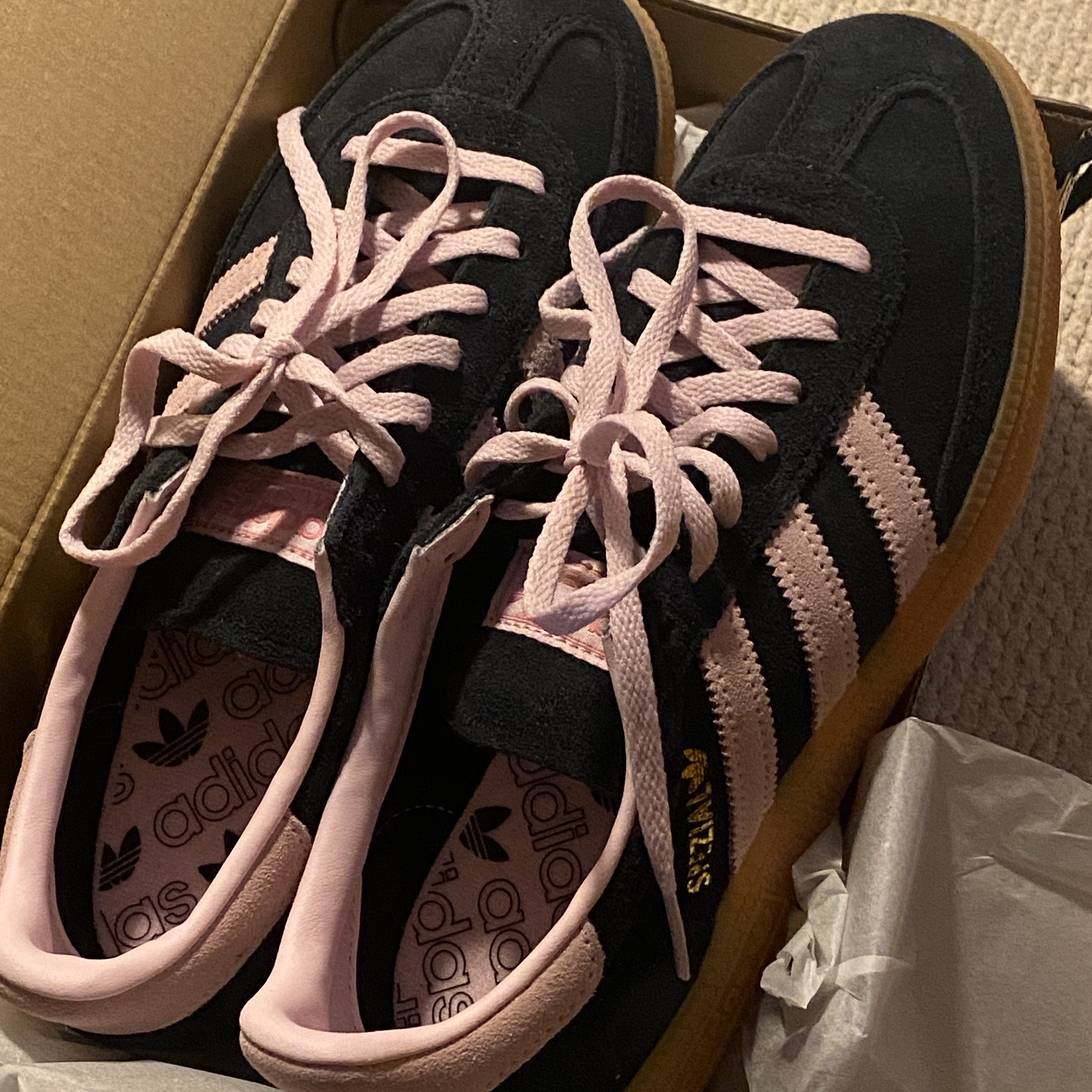 (W) Adidas Spezial Handball Core Black Clear Pink 착용 스타일