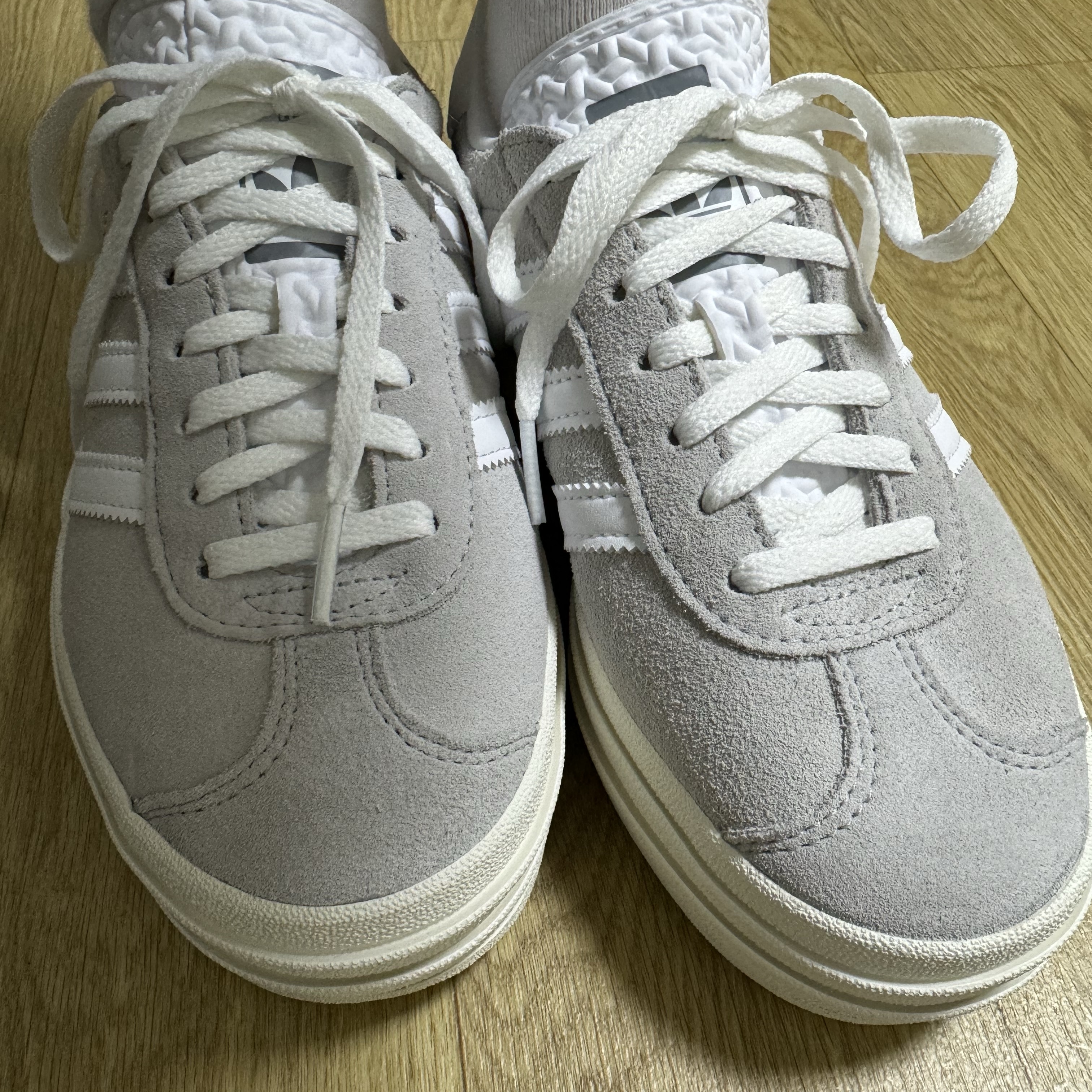 (W) Adidas Gazelle Bold Grey Cloud White 착용 스타일 - 2