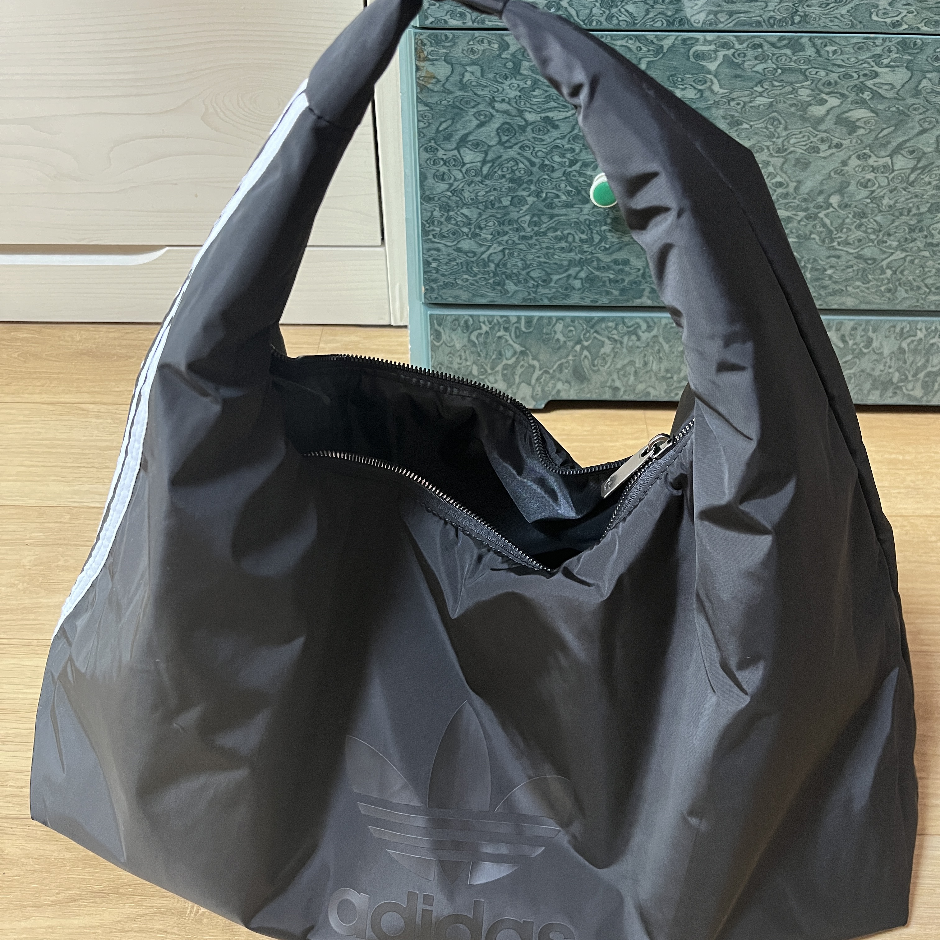 Adidas Always Original Shoulder Bag Black 착용 스타일 - 1