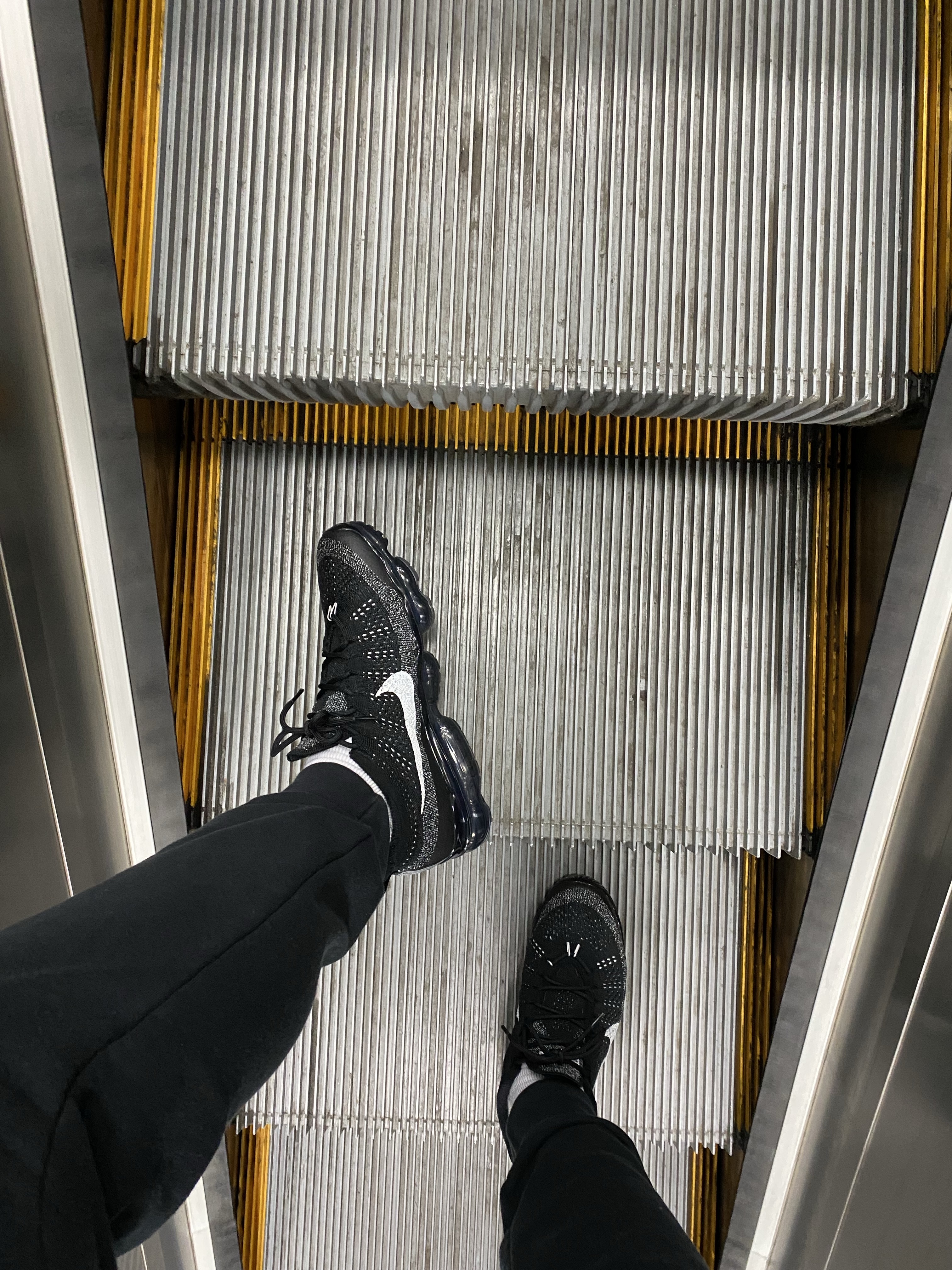 Nike Air VaporMax 2023 Flyknit Black 착용 스타일 - 2