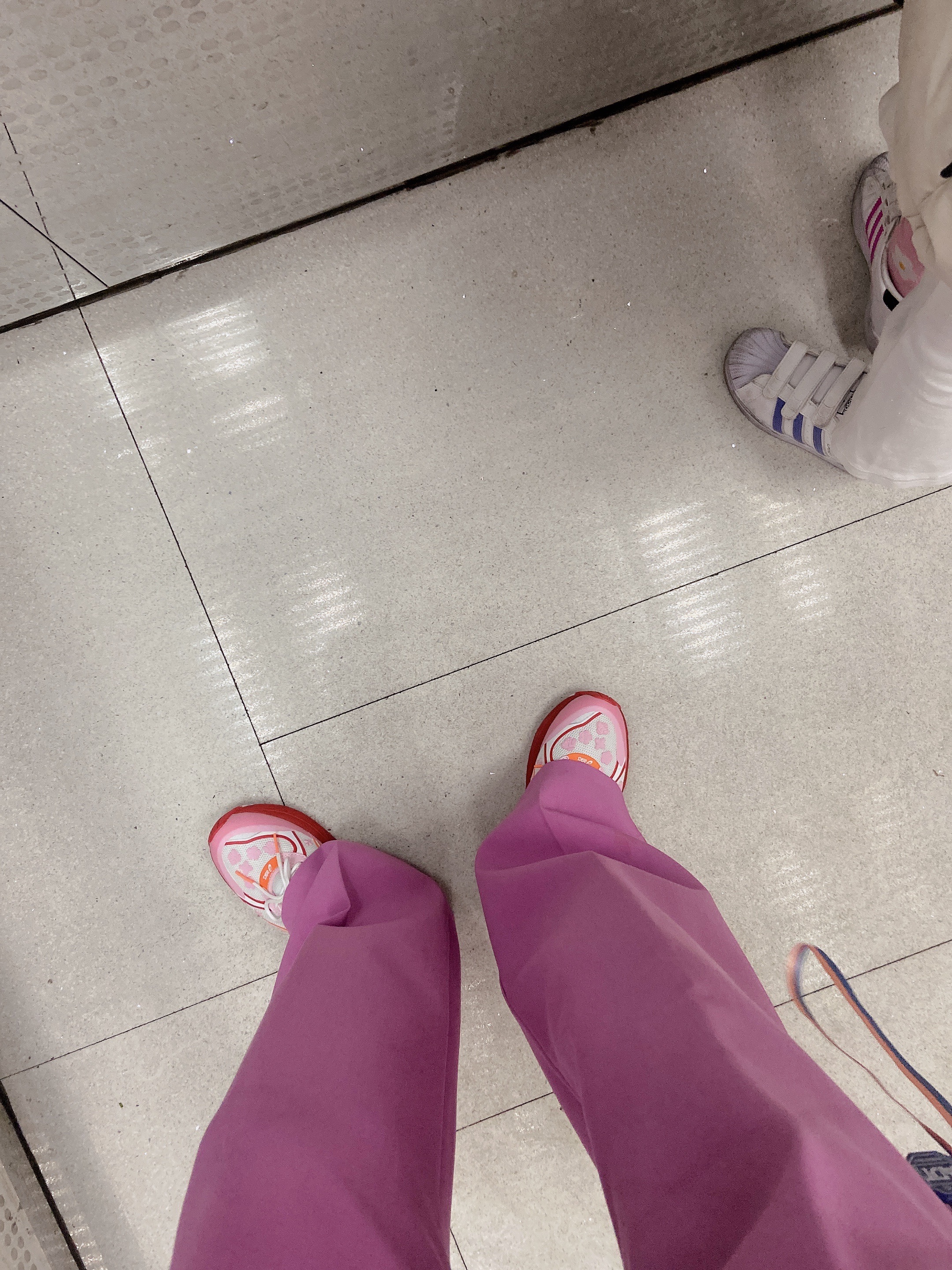 Asics x Cecilie Bahnsen GT-2160 White Habanero 착용 스타일 - 3