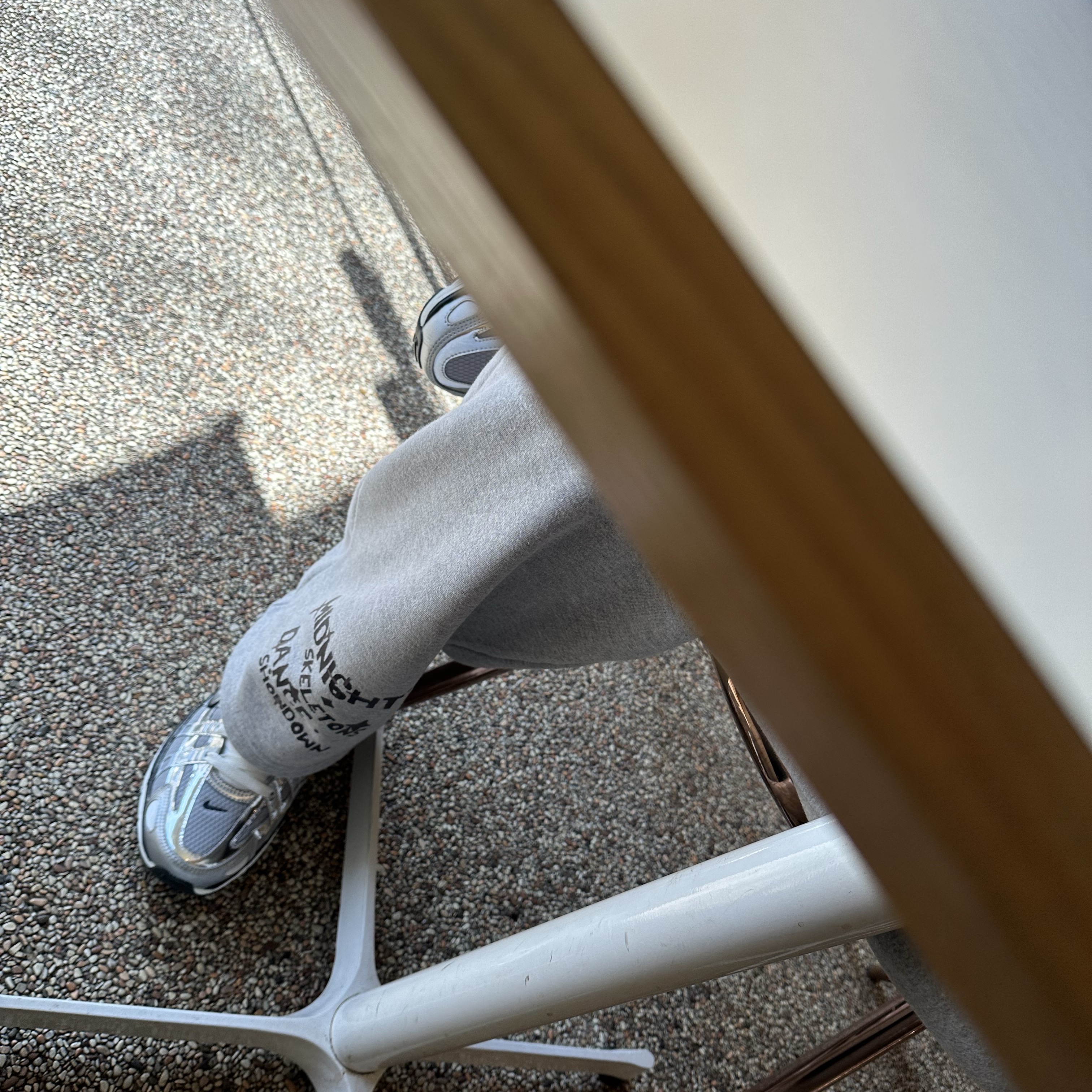 Nike P-6000 Metallic Silver 착용 스타일