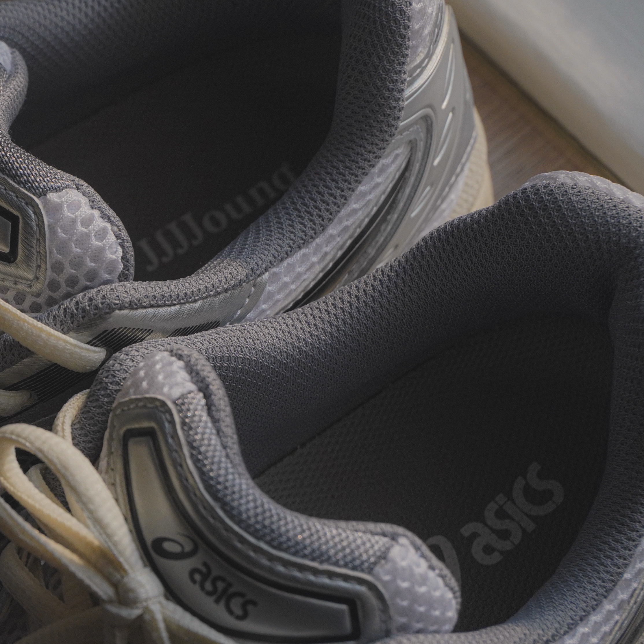 Asics x JJJJound Gel-Kayano 14 Silver Black 착용 스타일