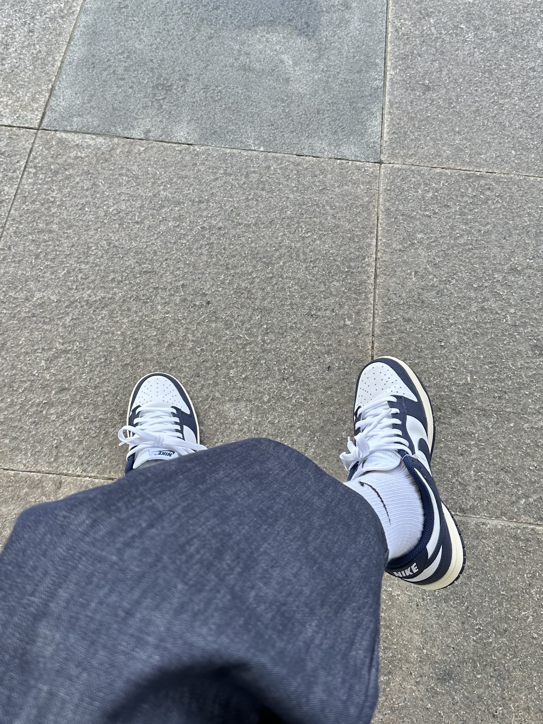 (W) Nike Dunk Low Vintage Midnight Navy 착용 스타일 - 3