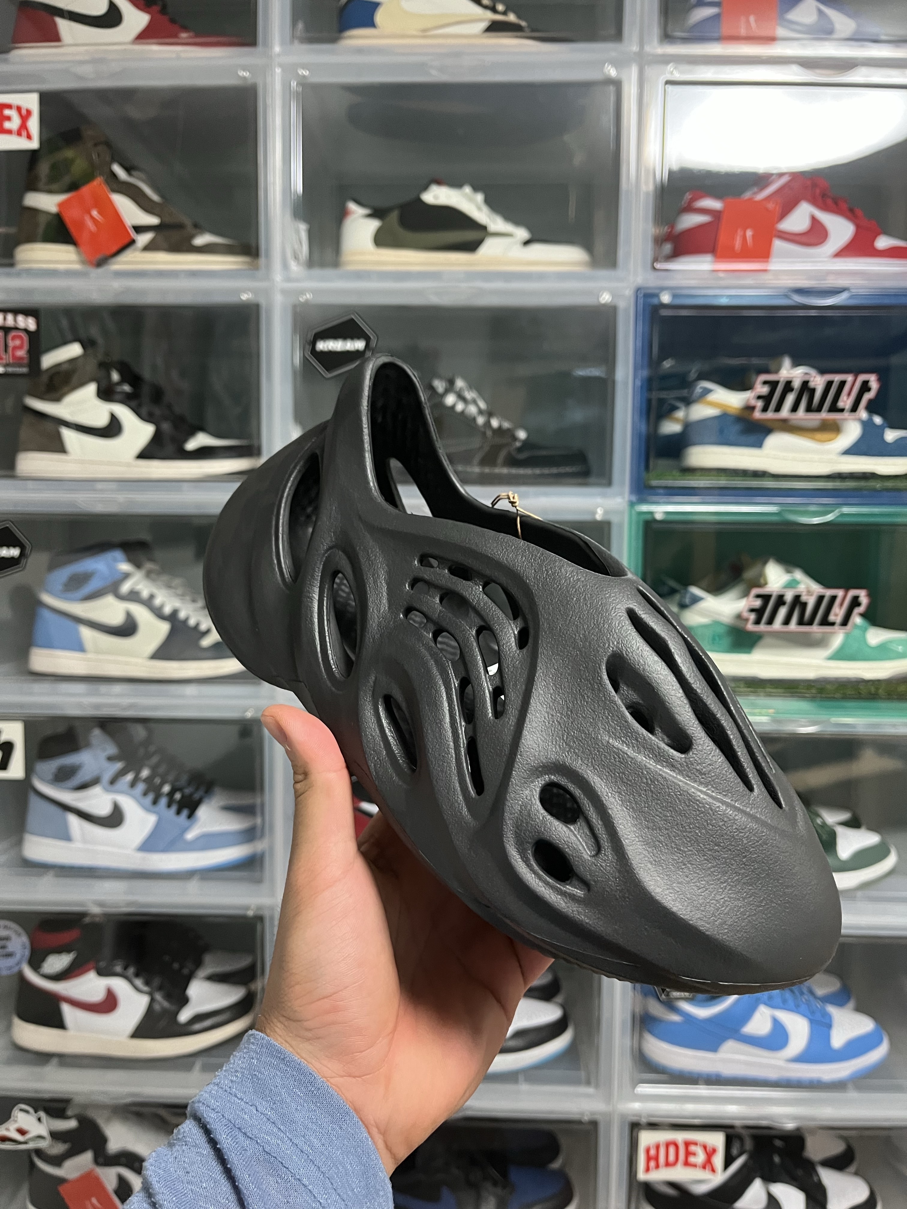 Adidas Yeezy Foam RNNR Onyx 착용 스타일 - 1