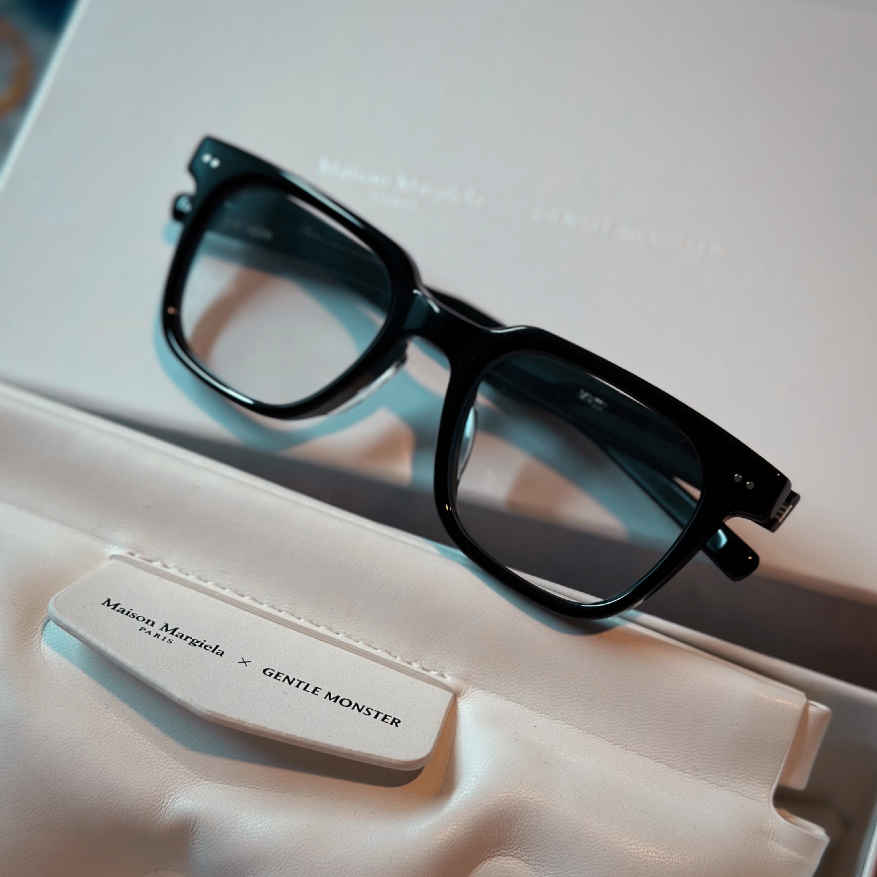 Gentle Monster x Maison Margiela MM117 Black Clear 착용 스타일