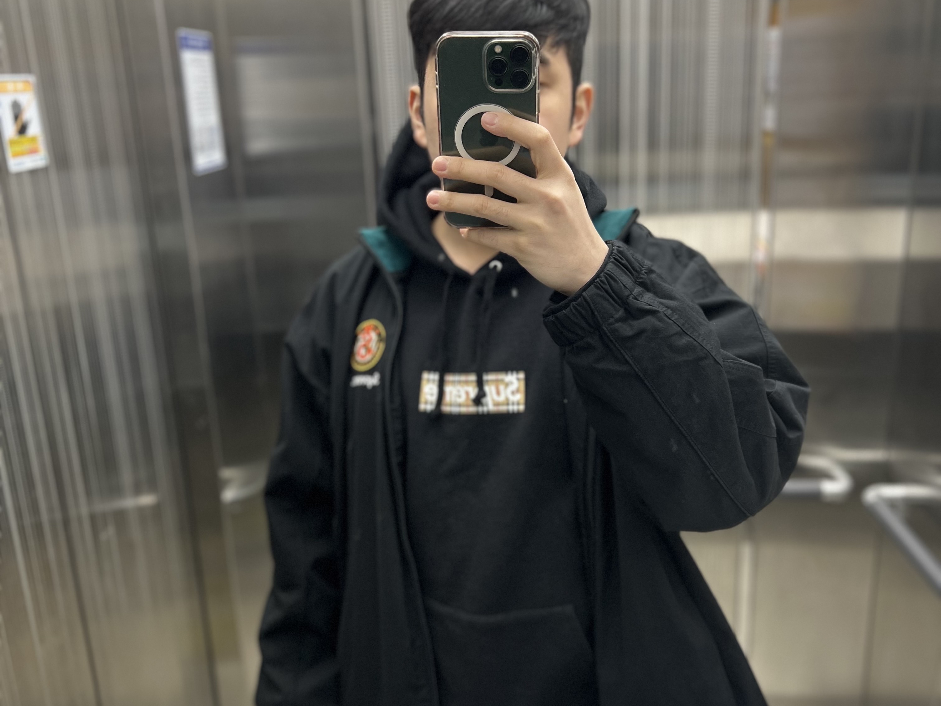 Supreme x Umbro Cotton Ripstop Track Jacket Black - 23FW, Supreme x Burberry Box Logo Hooded Sweatshirt Black - 22SS 착용 스타일