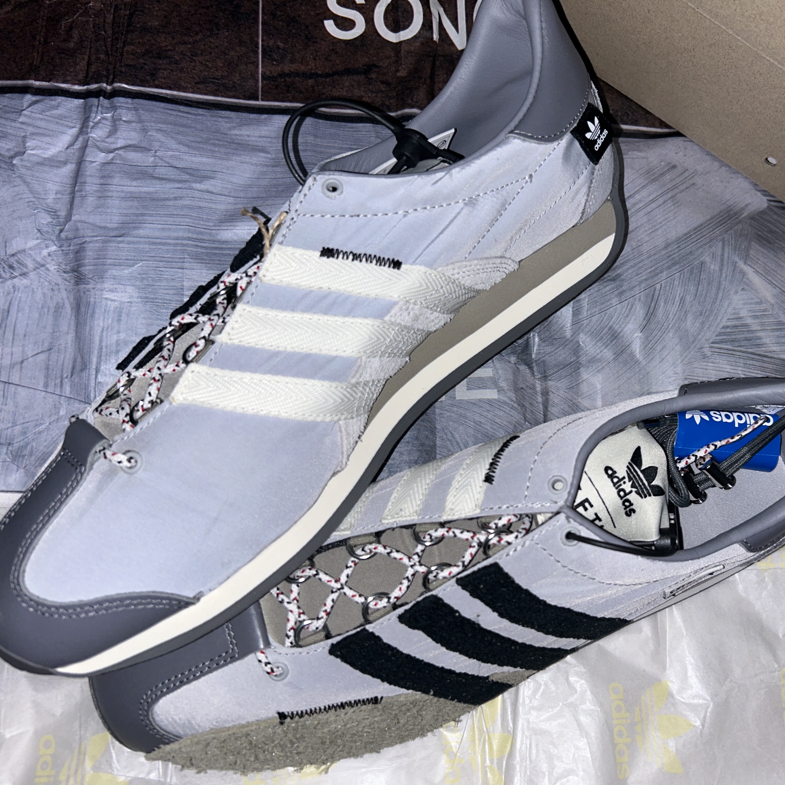 Adidas x Song for the Mute Country OG Grey Two Core Black 착용 스타일 - 1