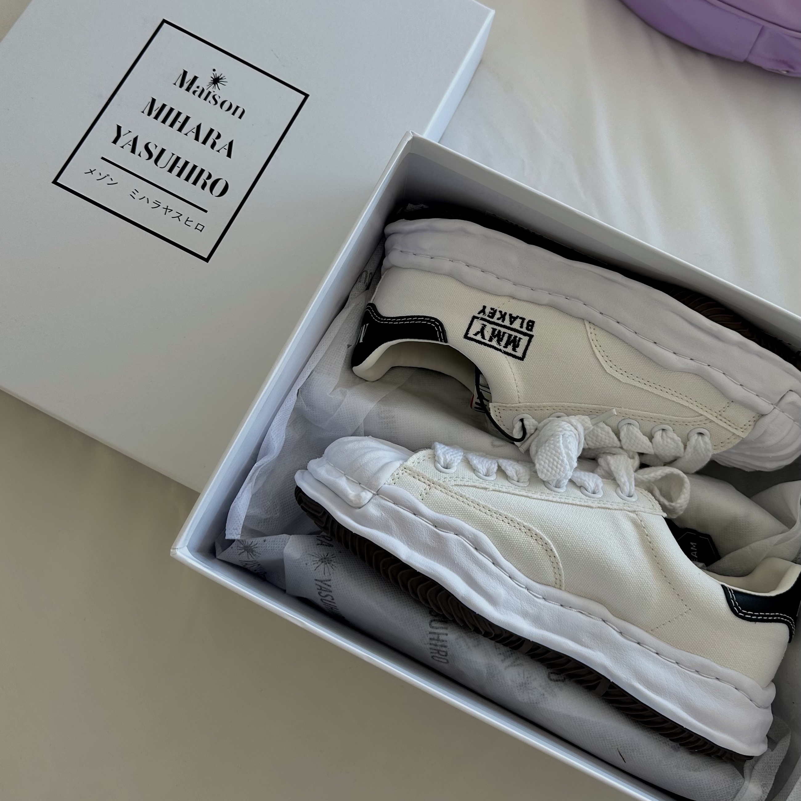 Maison Mihara Yasuhiro Blakey OG Sole Canvas Low-top Sneakers White 착용 스타일